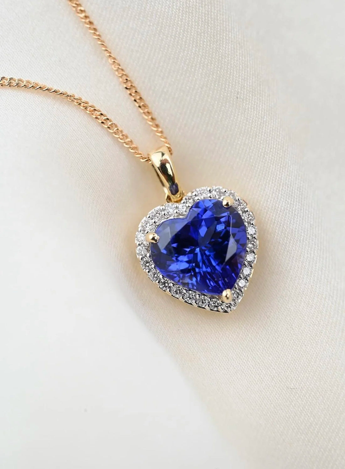 Stunning Tanzanite x Diamond Pendant Heart w Complimentary Chain 14/18K Gold