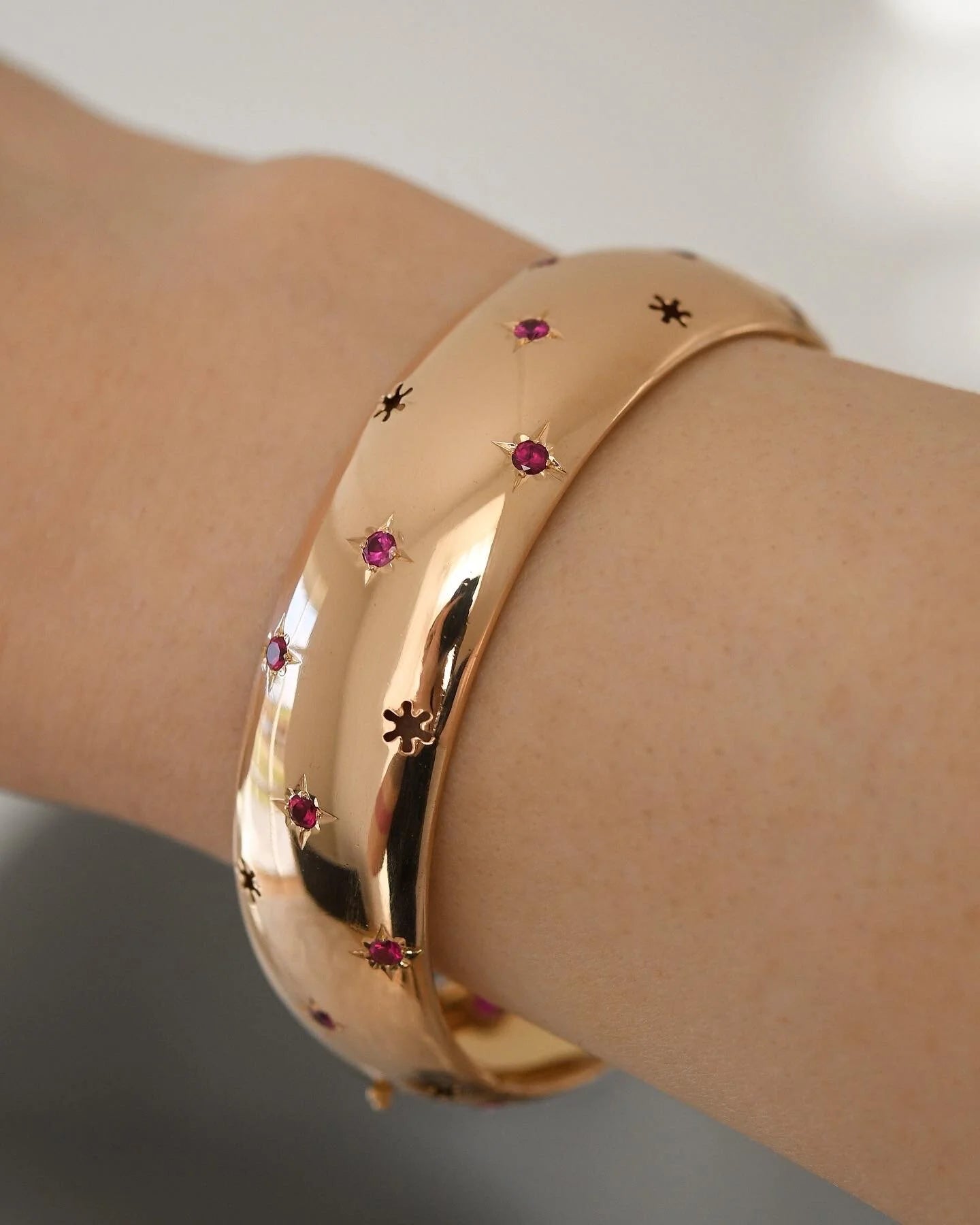 Beautiful  Vintage Ruby Star Bangle 14K Gold 1970s