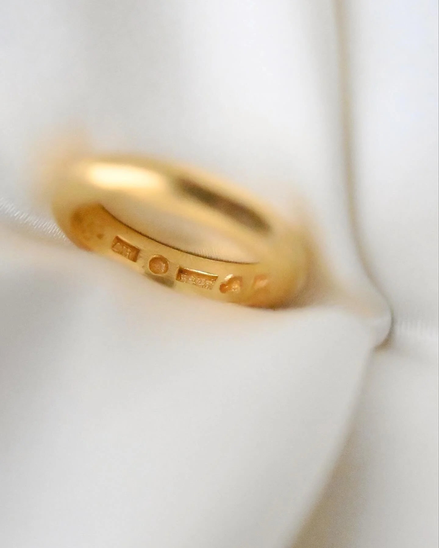 Wonderful Rare Heavy Wedding Band 23K Gold 1919
