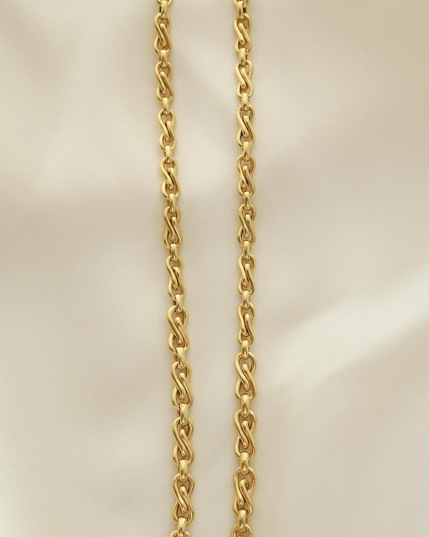 Special Vintage Infinity Link Chain 18K Gold 1980