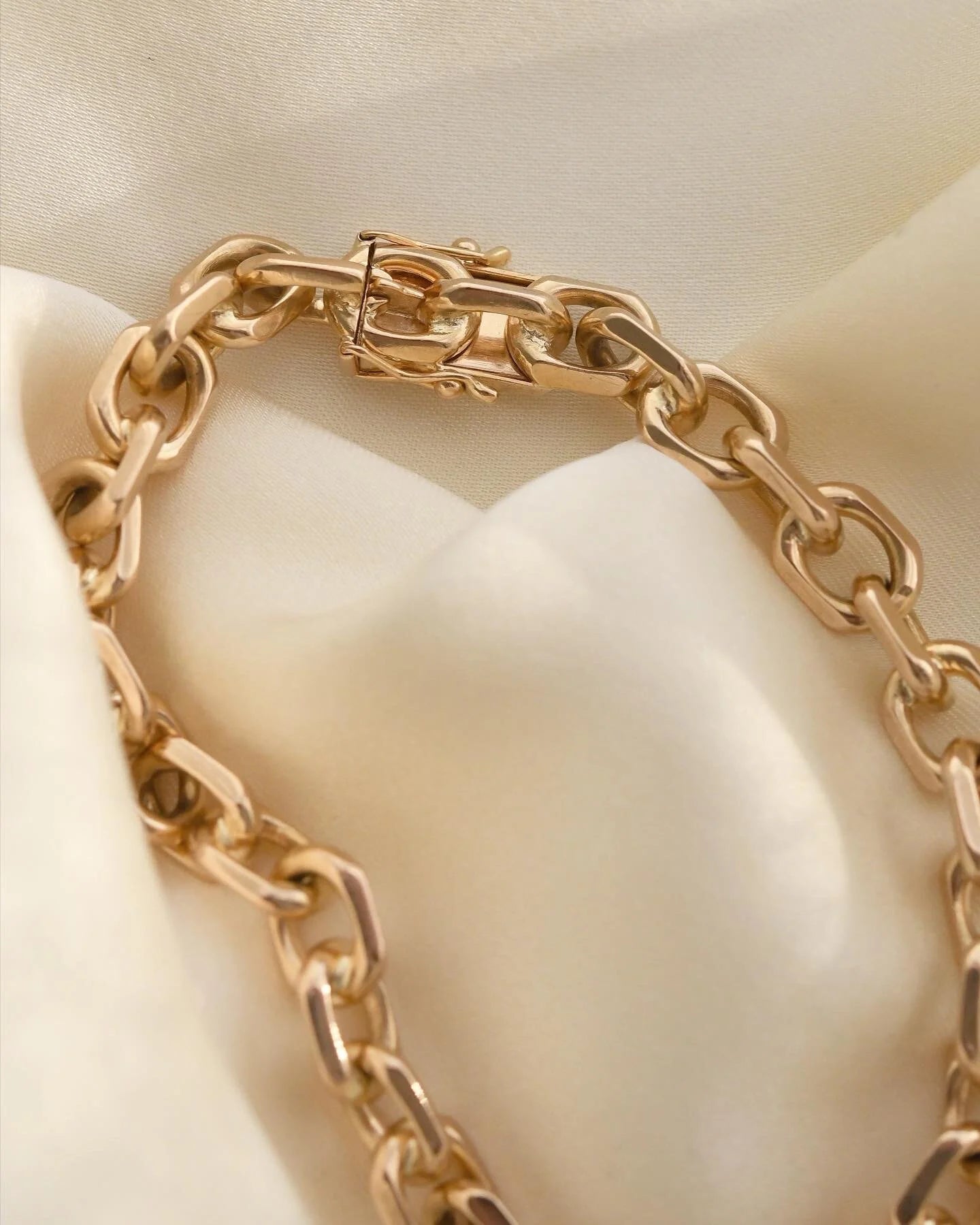 Rare Double Faceted Anchor Bracelet 18K Gold 1964