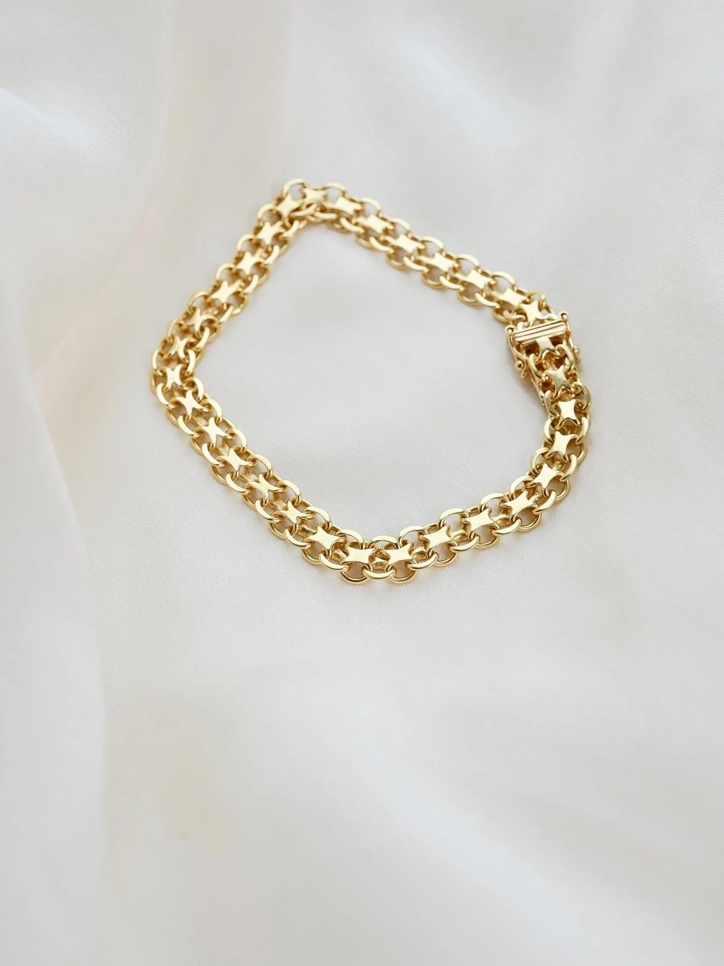 Gleaming Vintage Bracelet 18K Gold 1971