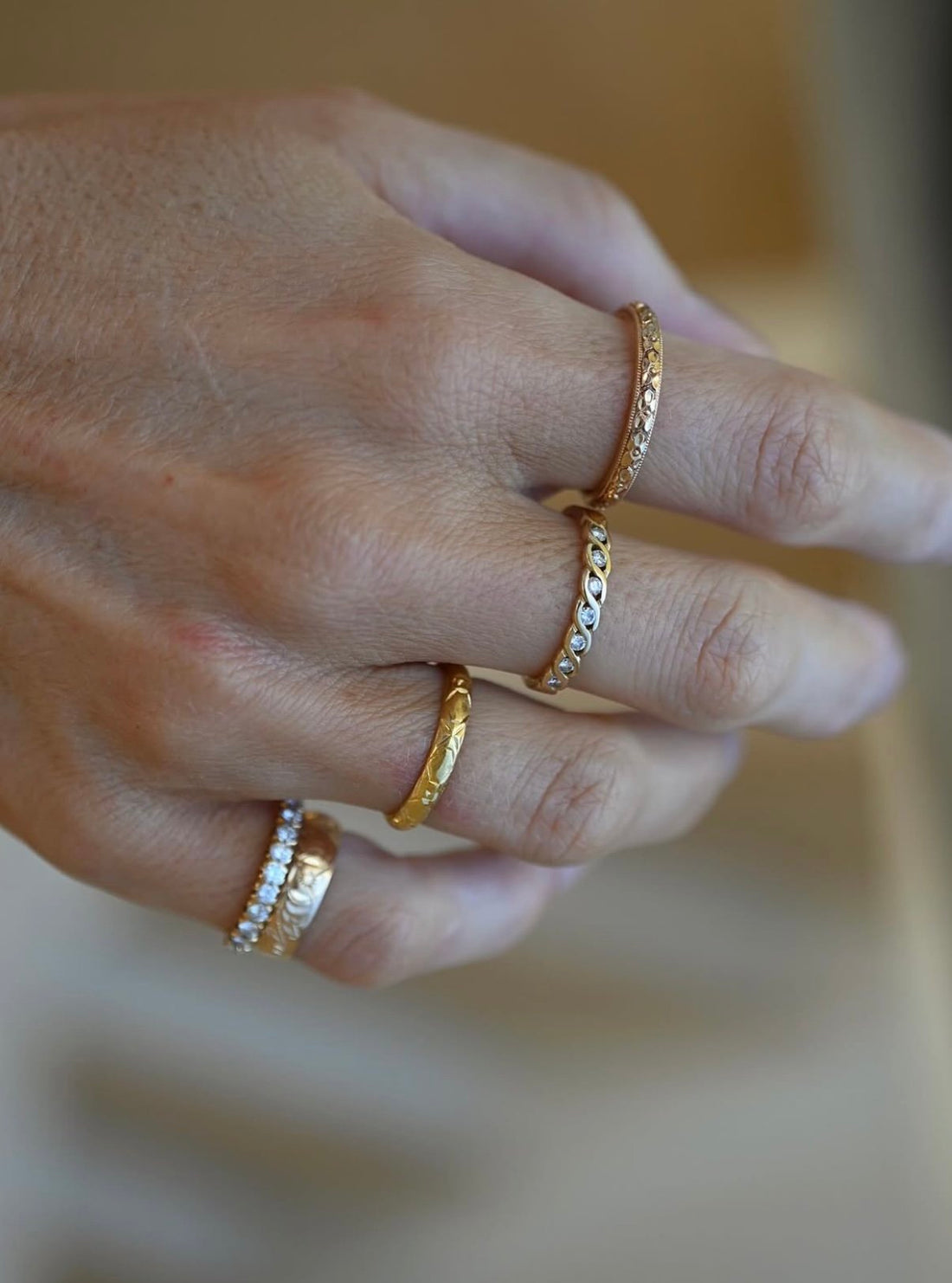 Stunning Floral Engraved Band 18K Gold 1910