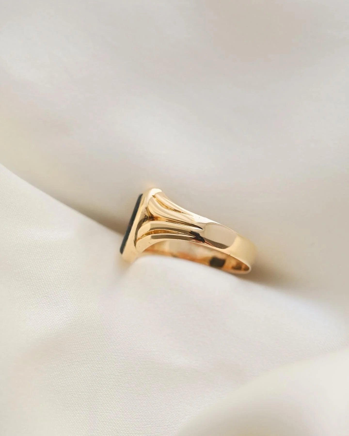 Perfect Antique Blood Stone Signet Coat of Arms Ring 18K Gold 1890s
