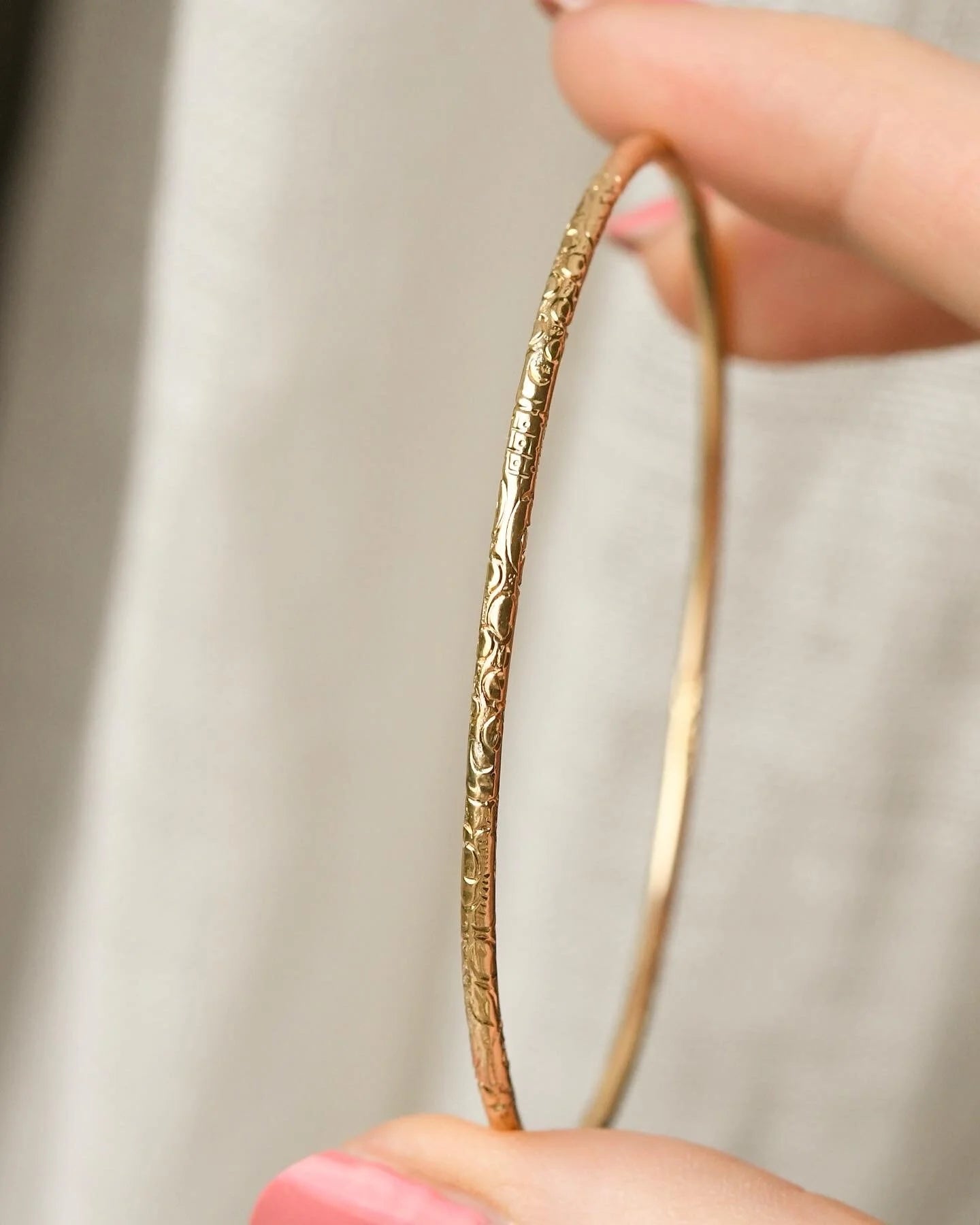 Beautiful Antique Bangle Bracelet 14K Gold 1930s