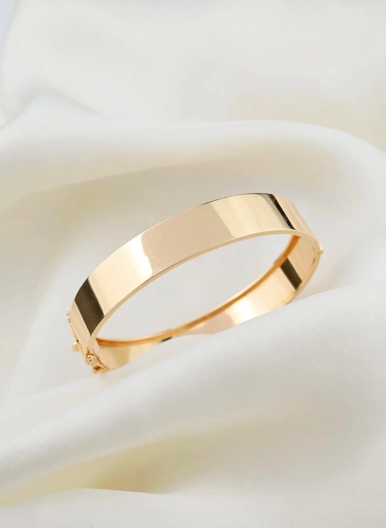 Engraved Luxe Vintage Bangle 18K Gold Sweden 1978