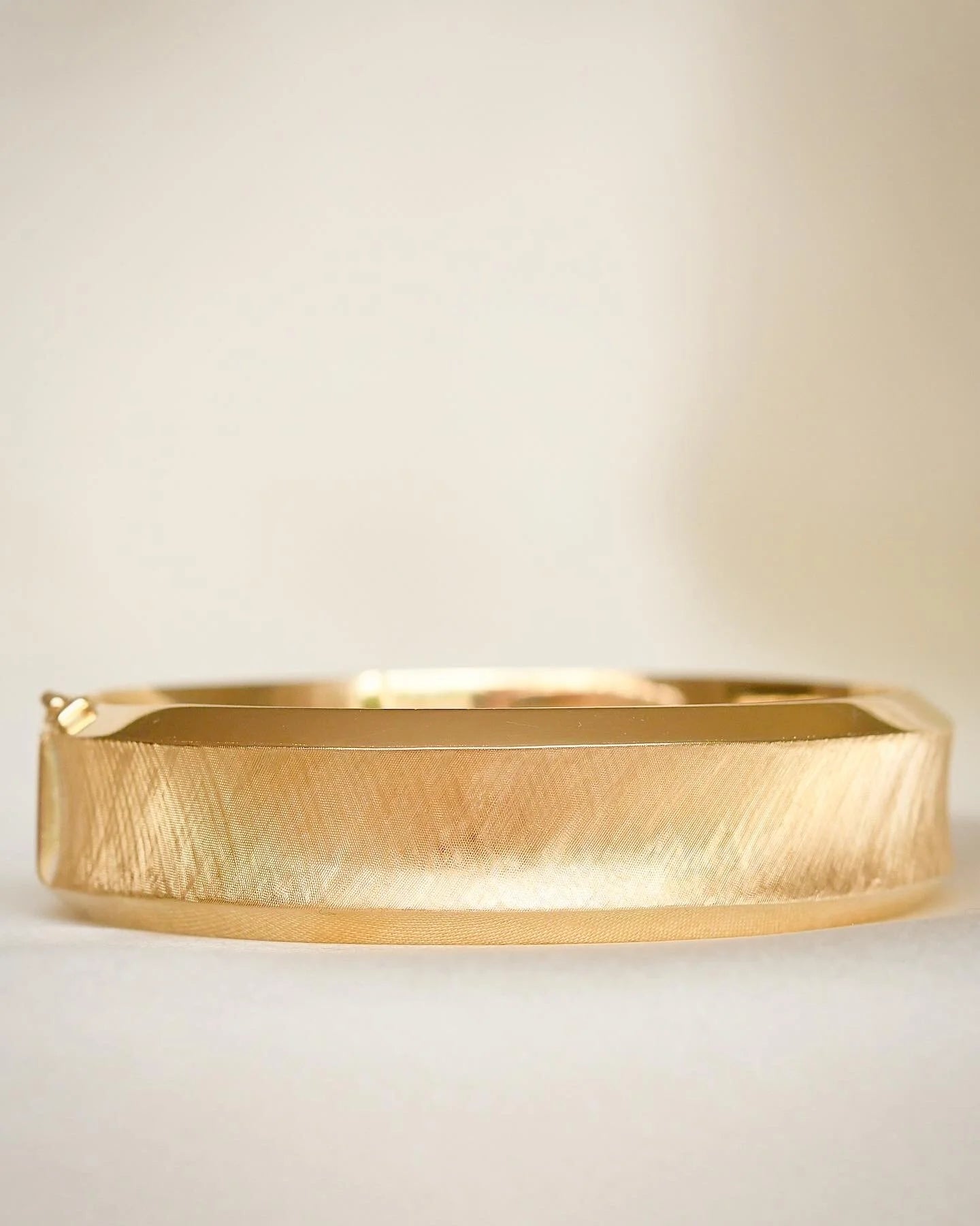 Amazing Luminous Vintage Bangle 14K Gold