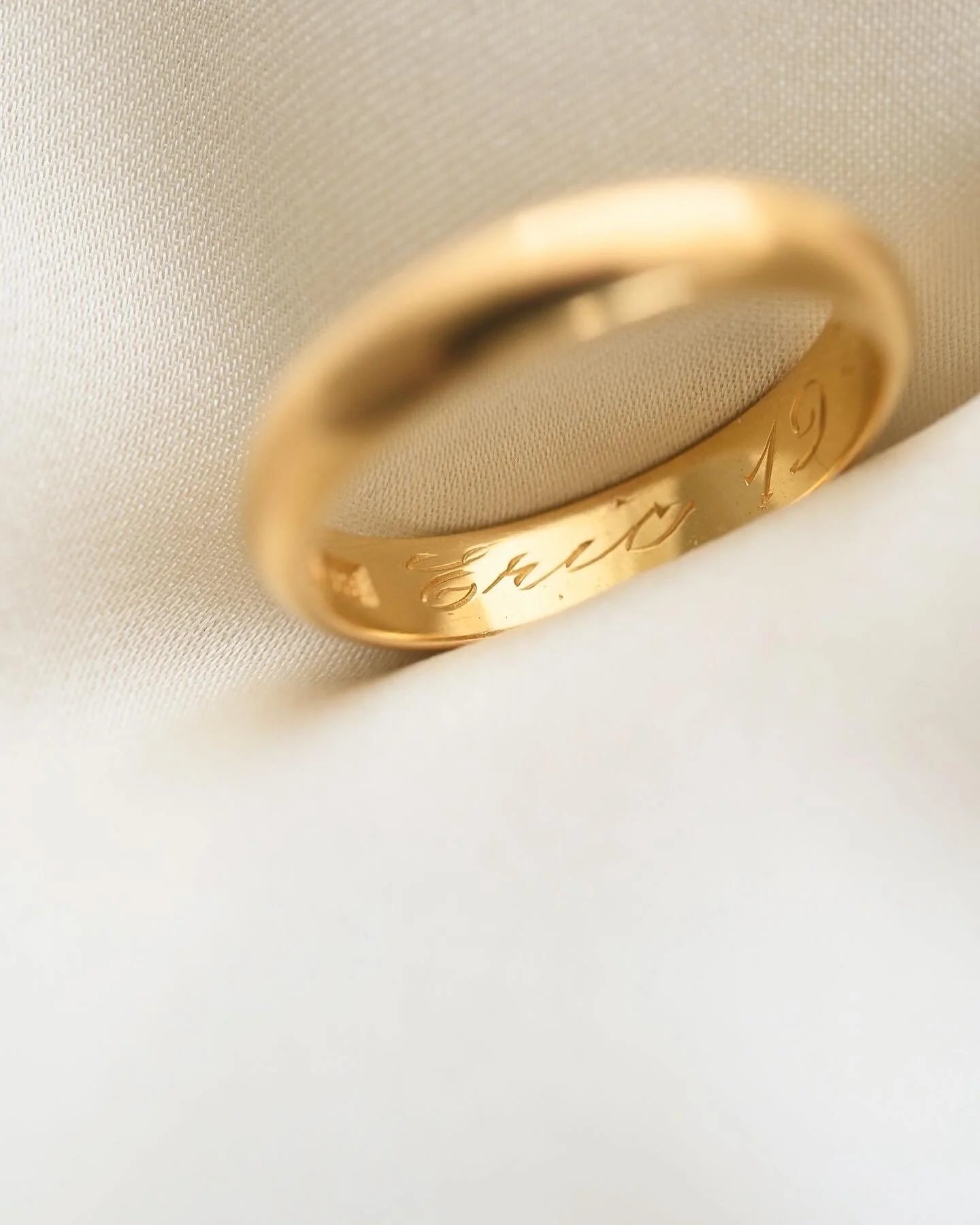 Luminous Antique High Carat Gold Band 20K Gold 1930