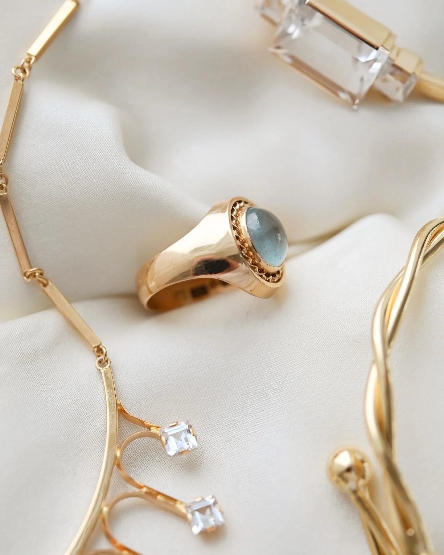 Beautiful Vintage Moonstone Ring 18K Gold
