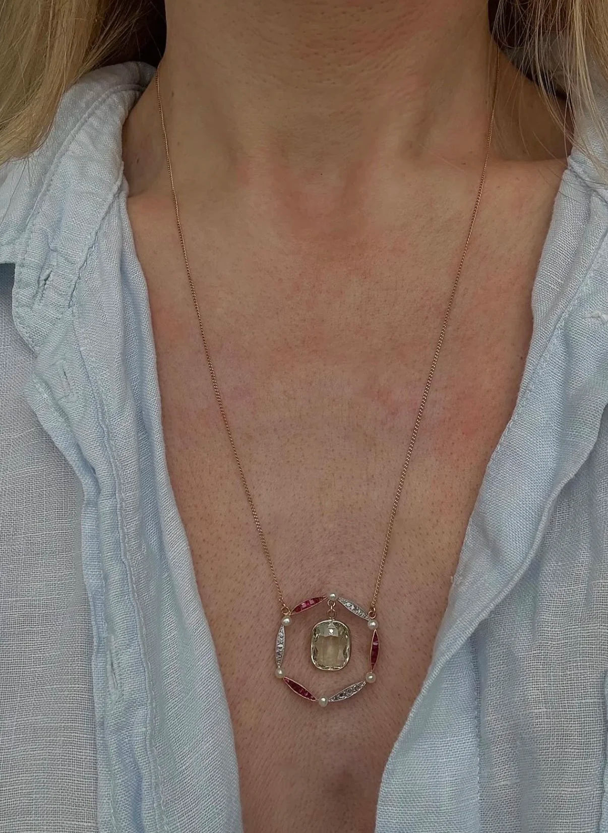 Antique Sublime Art Deco Pendant Necklace 18K Gold 1920s