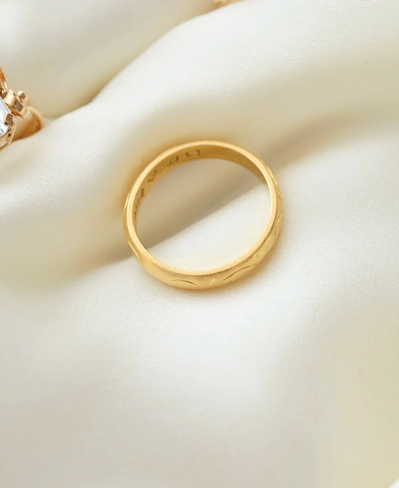 Beautiful Antique Buttery 23K Gold LISA Band 1939