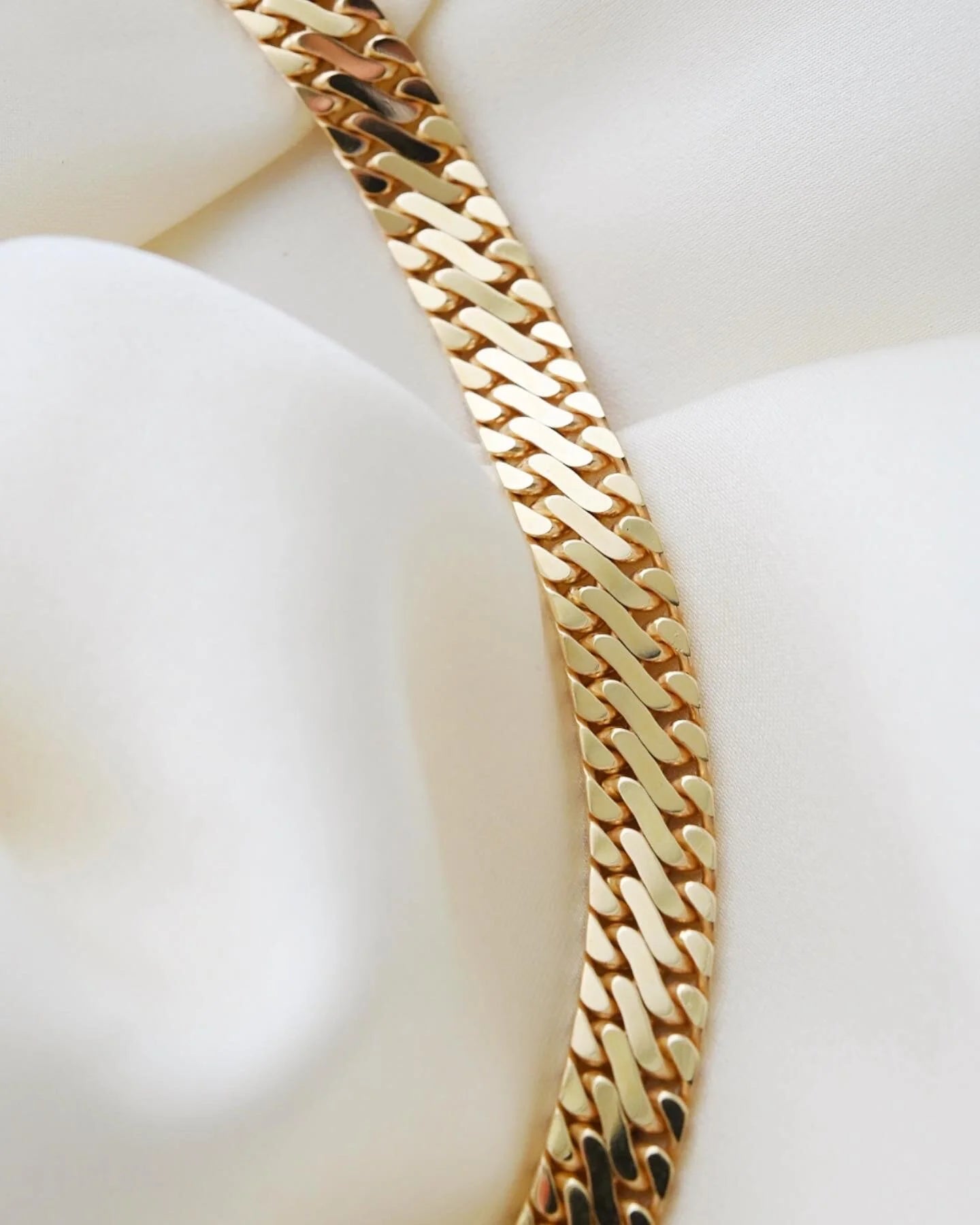 Extraordinary 59 Grams Sexy Flat Curb Link Necklace 14K Gold 1970