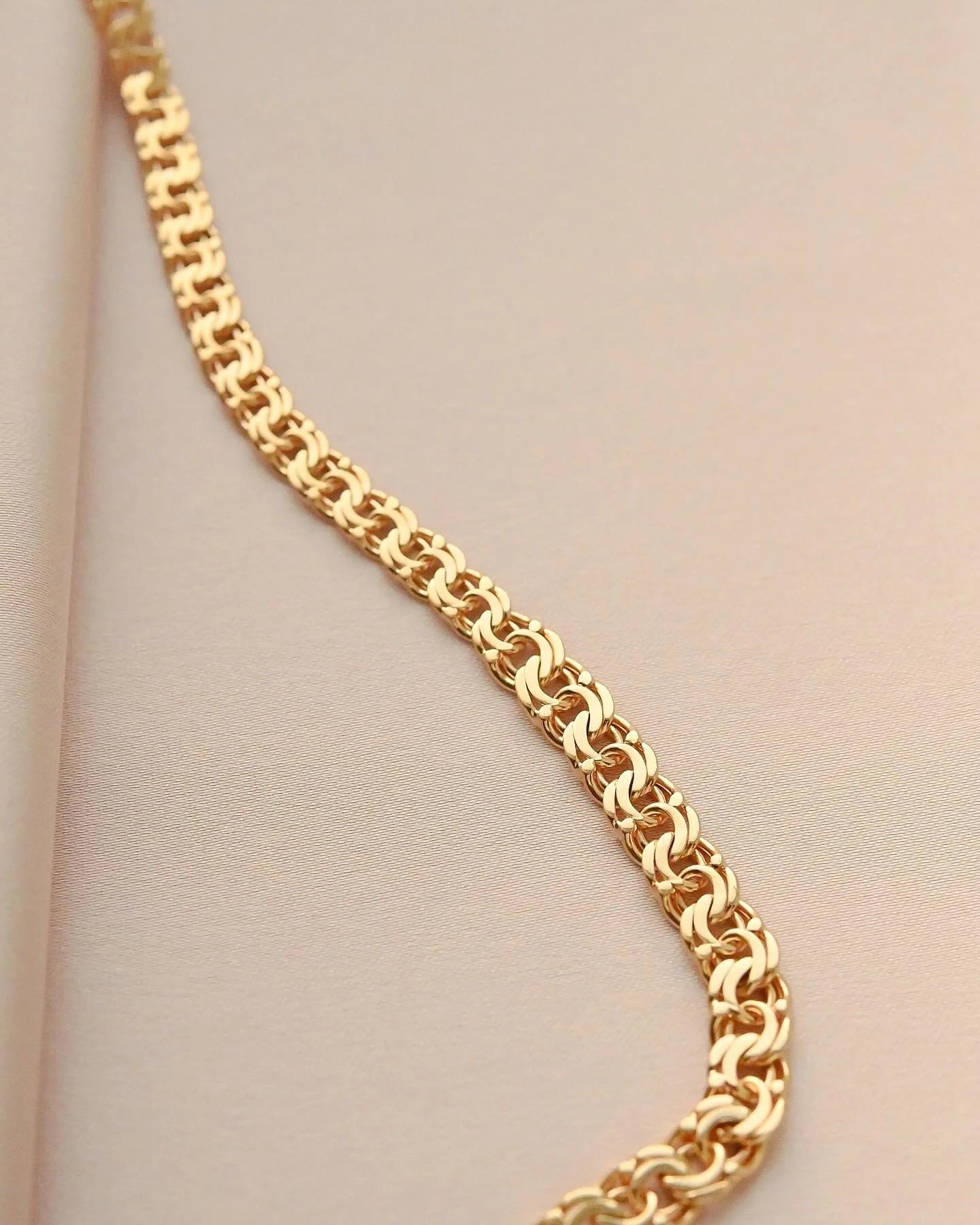 Stunning Bismarck Chain in Immaculate Condition 18K Gold Sweden 1963