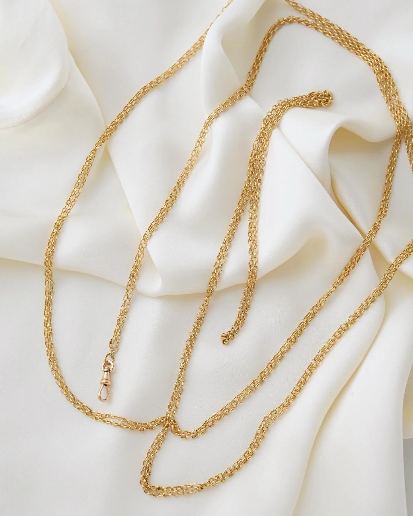 Sublime Rare 33 Grams Long Guard On 107 Inches 18K Gold