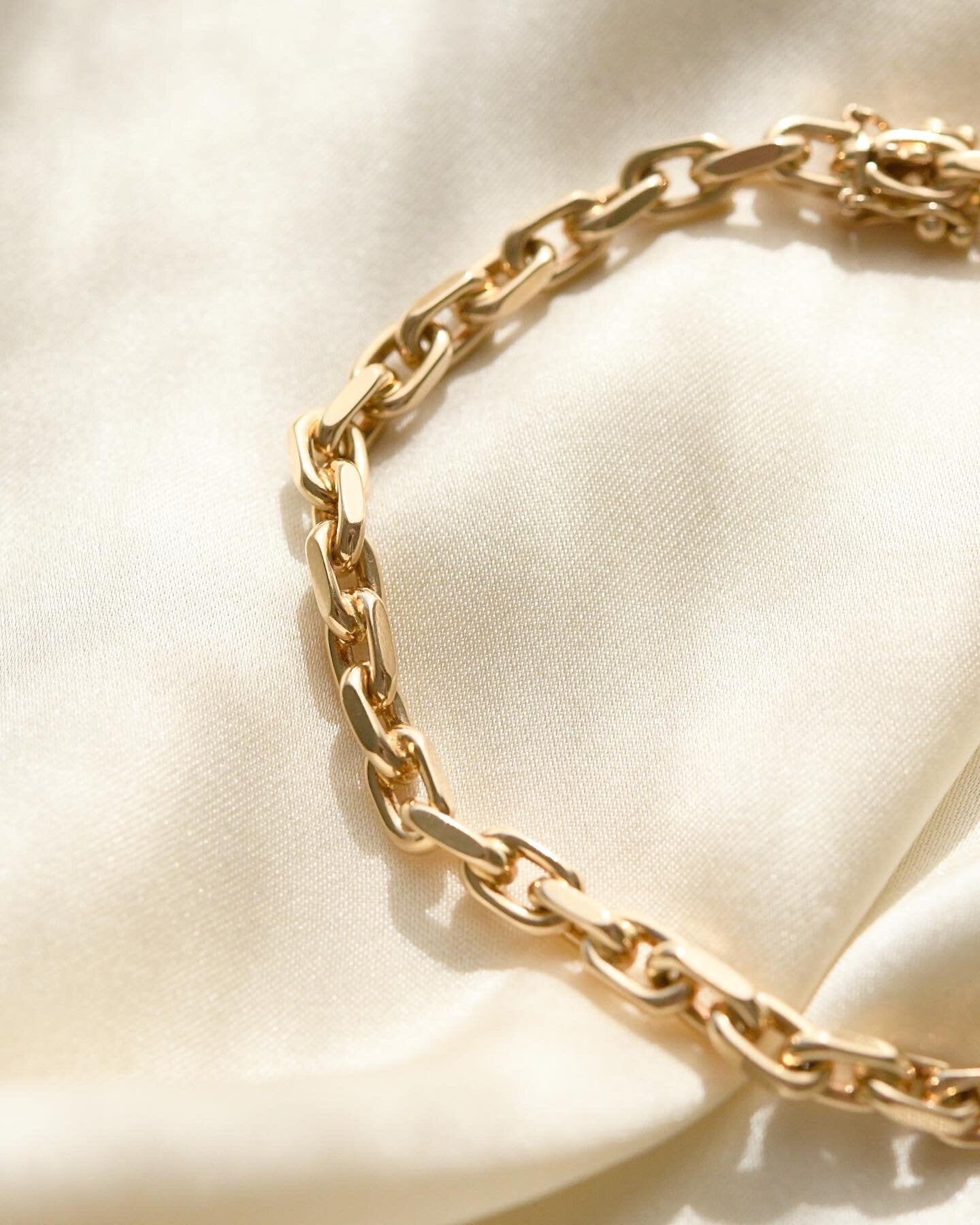 Radiant 1990s Anchor Bracelet 14K Gold