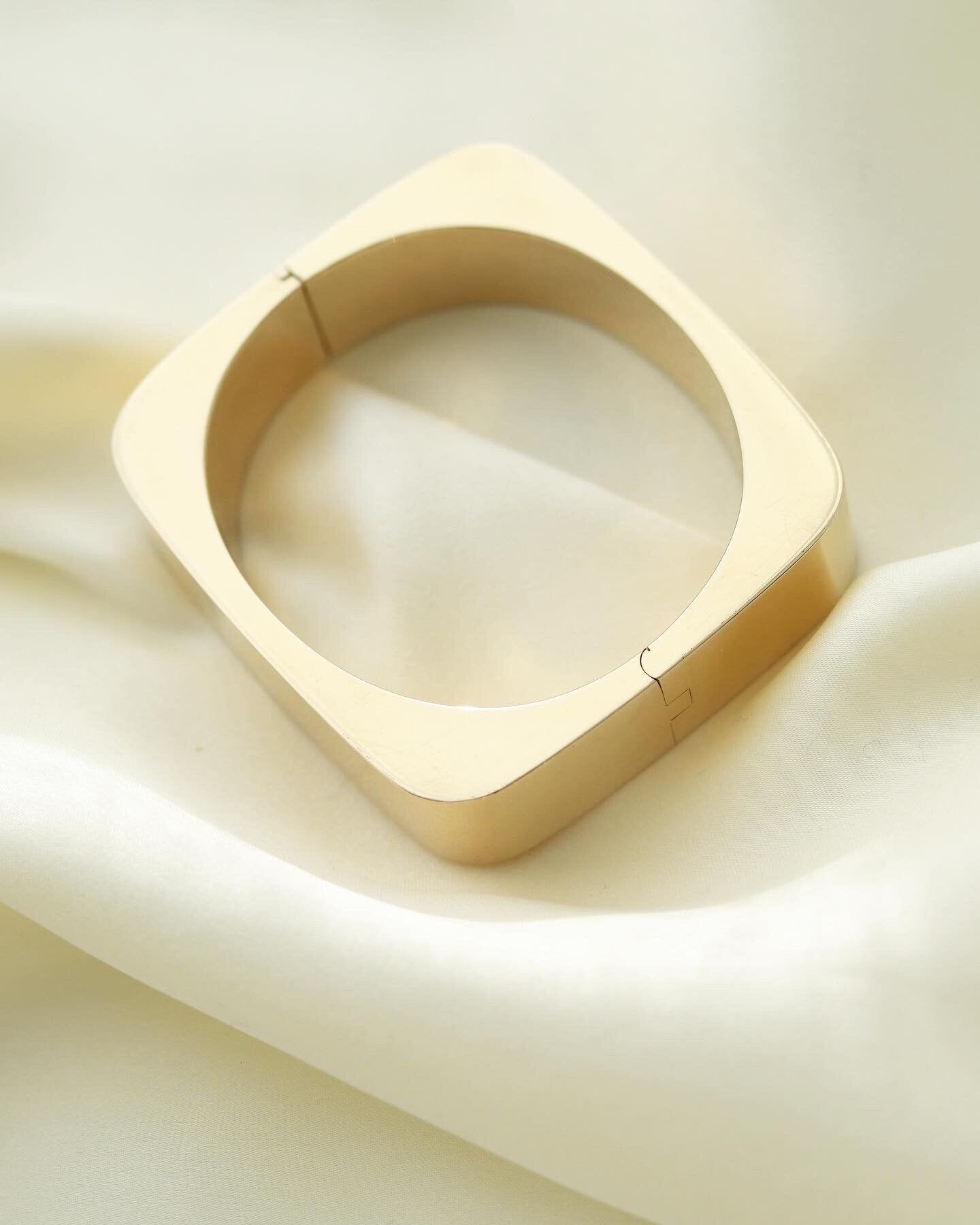 Once In A Lifetime Dream Bangle 14K Gold 1970