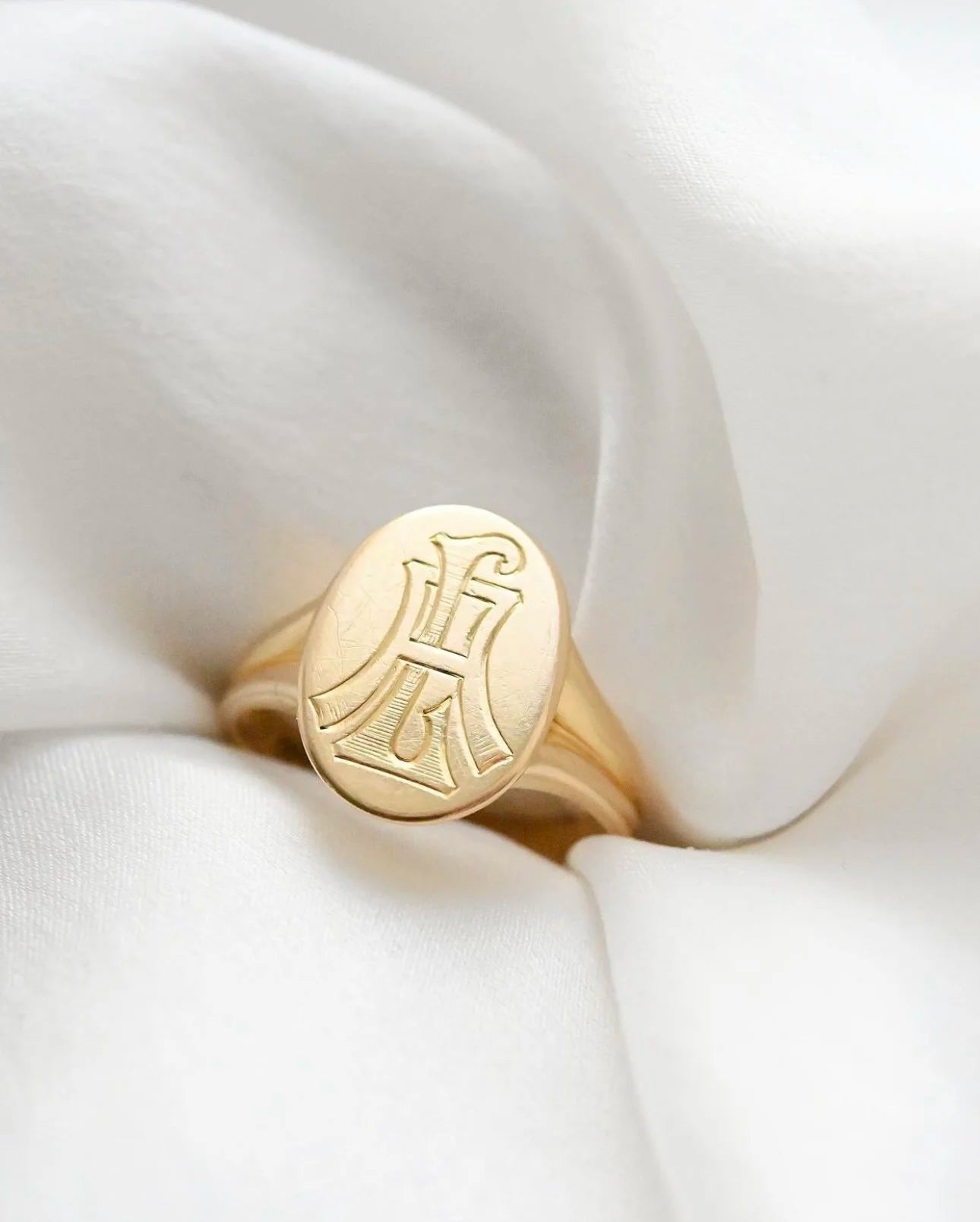 Extraordinary Signet Ring w Secret Compartment LA or AL 18K Gold 1949 Sweden