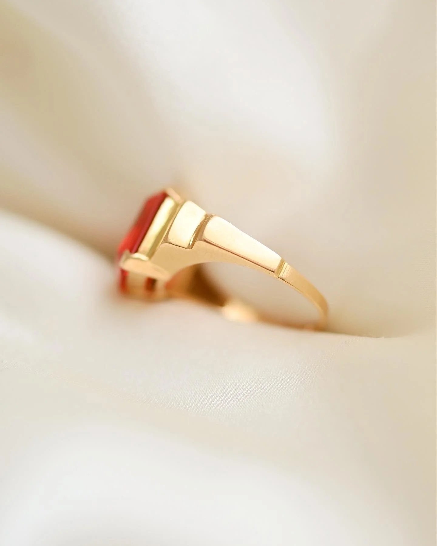Incredible Orange Swedish Sapphire Ring 18K Gold 1952