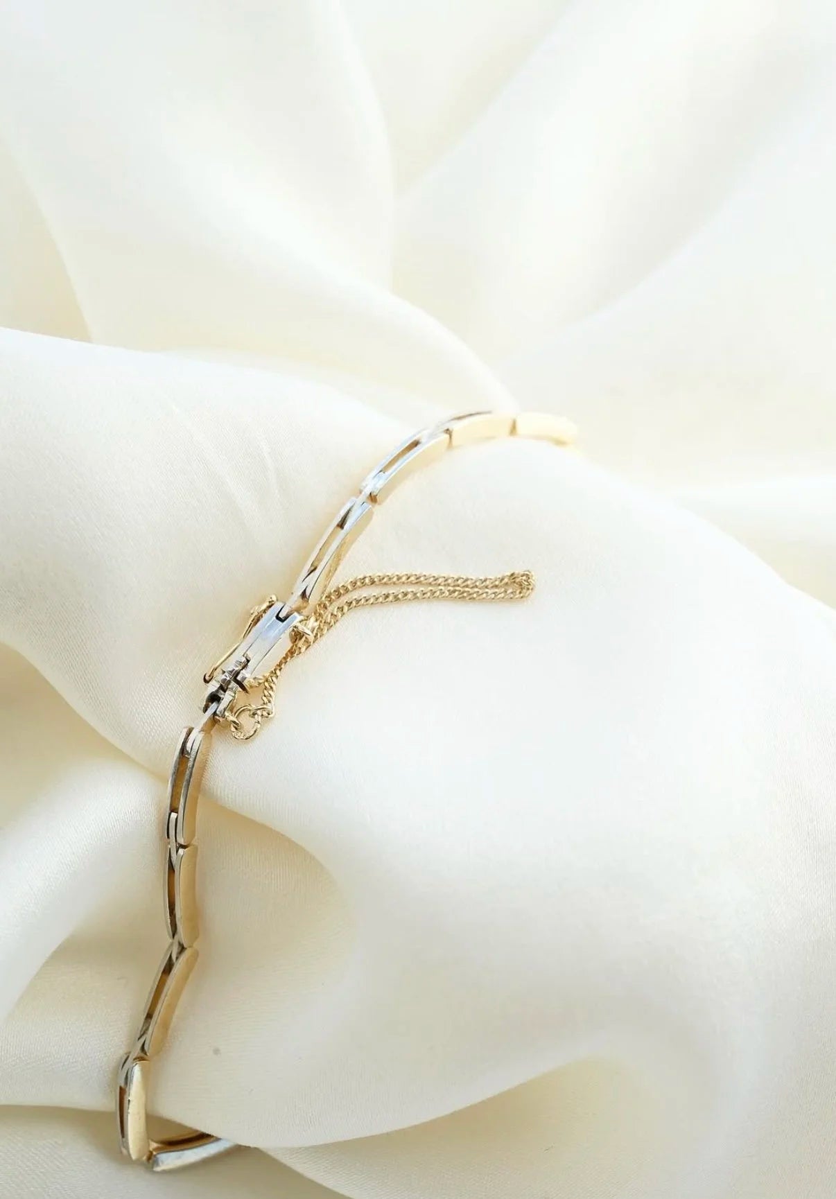 Exquisite Antique Diamond Bracelet 18K Gold