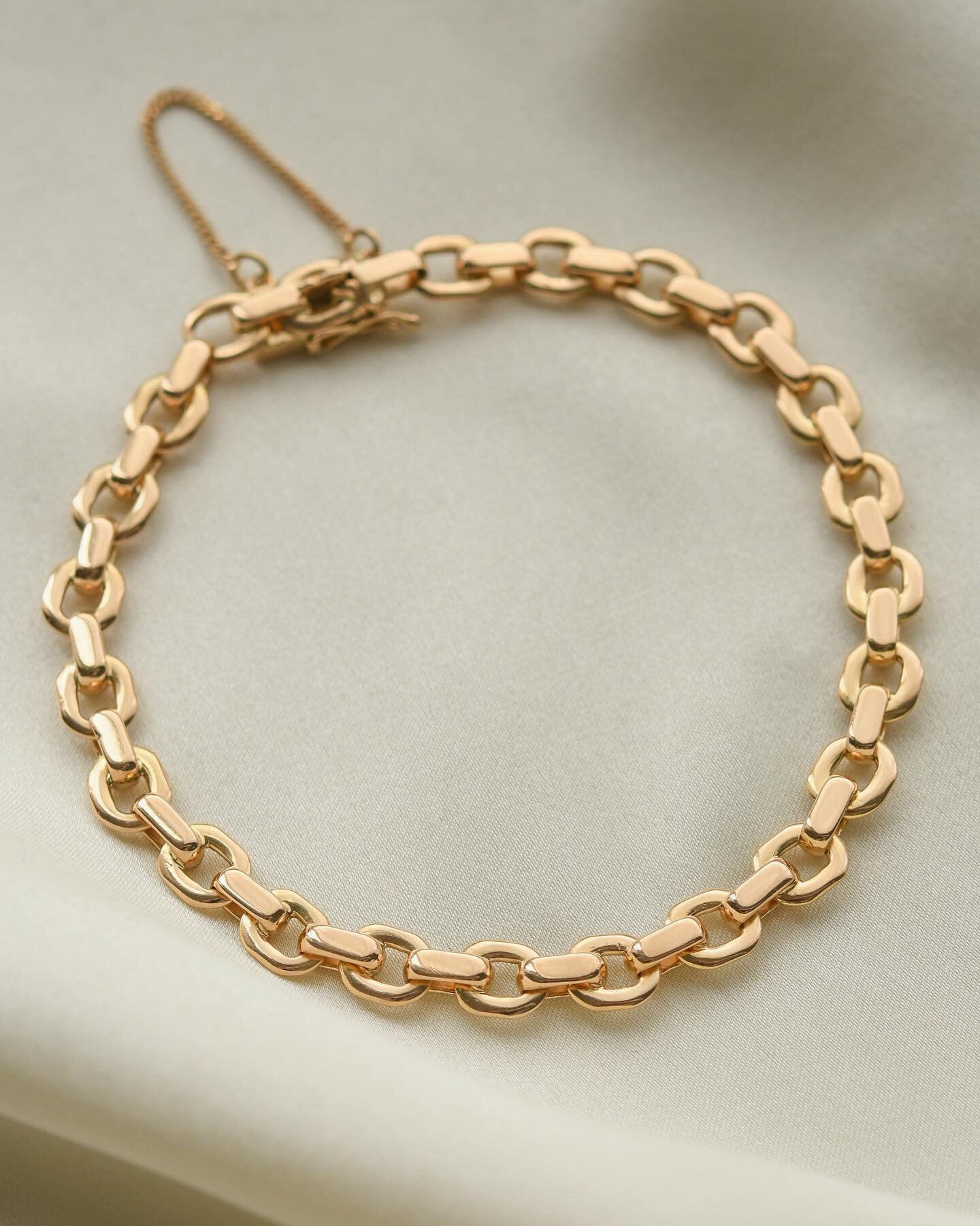 Sublime 18K Gold Bracelet 22 Grams 1944