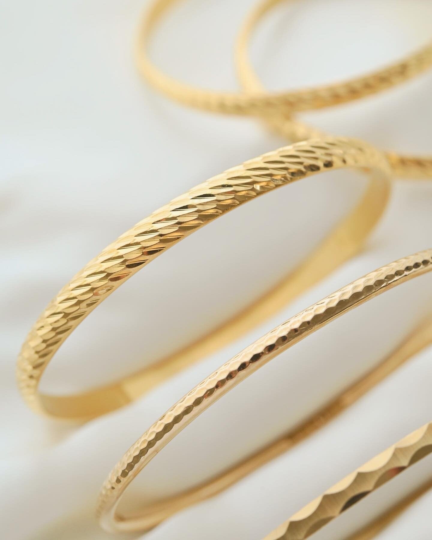 Wide Textured Bangle left!!! Perfect Vintage Bangles 18-21K Gold 1937-1970