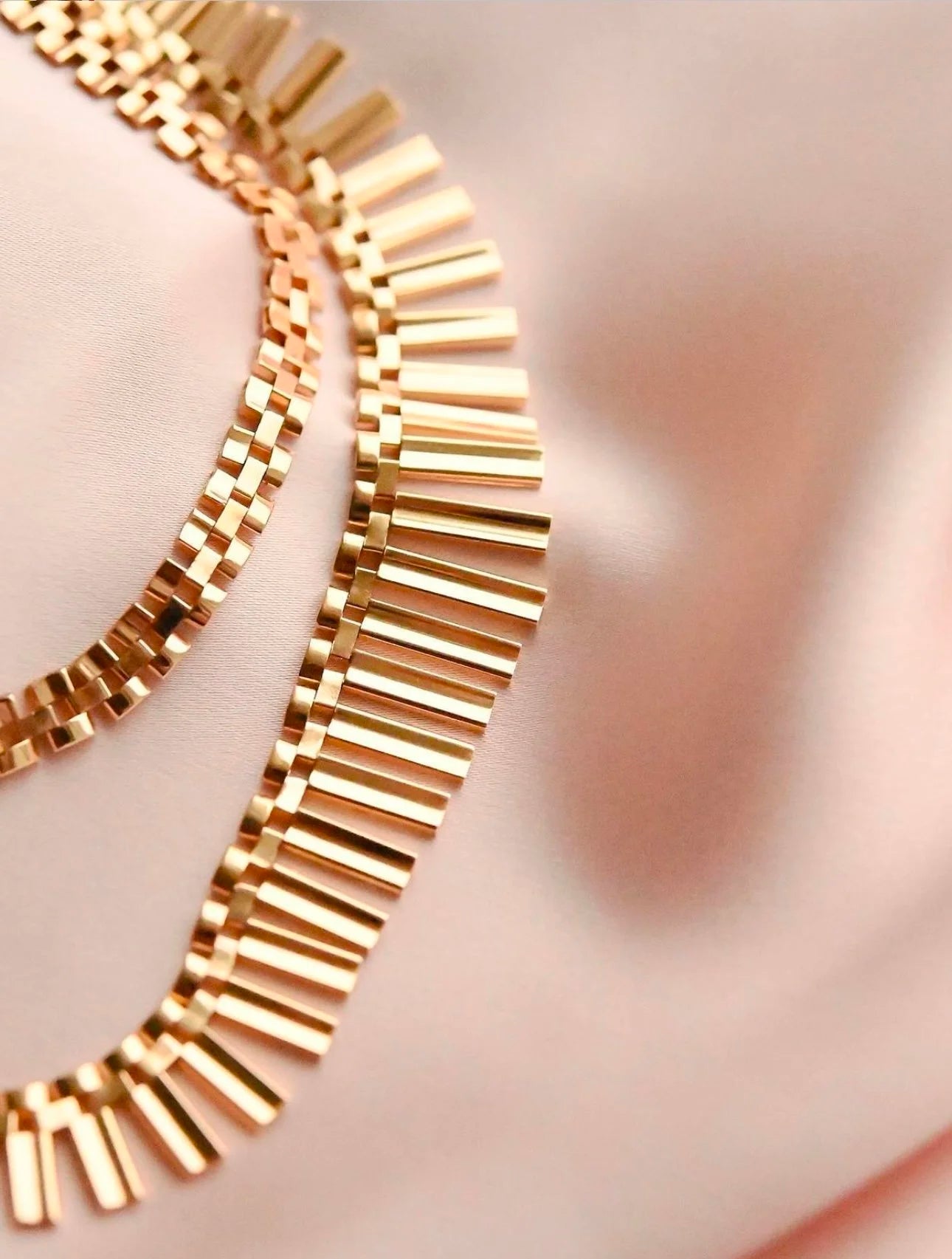 Sublime Sexy 18K solid Gold Cleopatra Necklace 1970s Italy