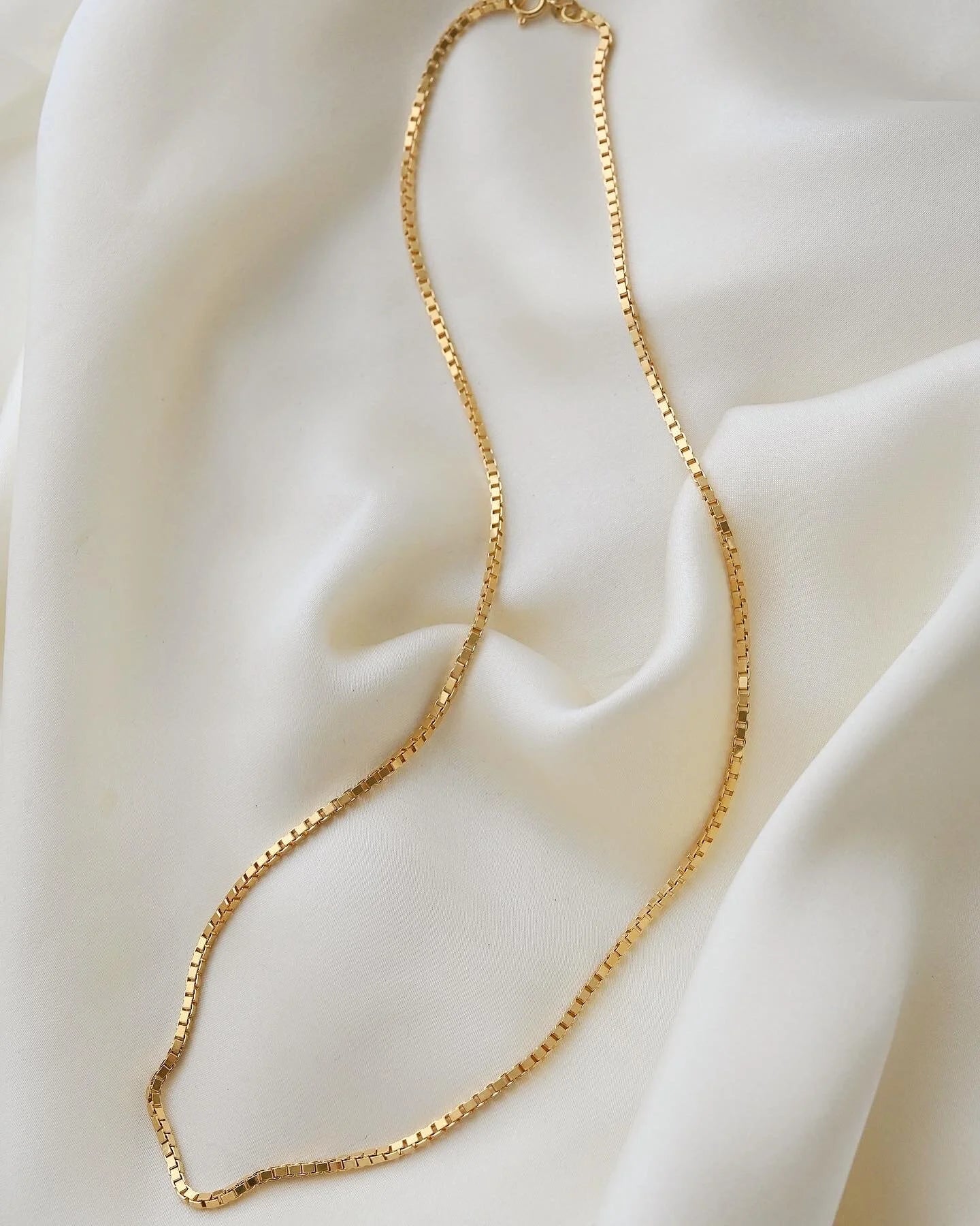 Super Substantial Long Vintage Box Chain 18K Gold 1970