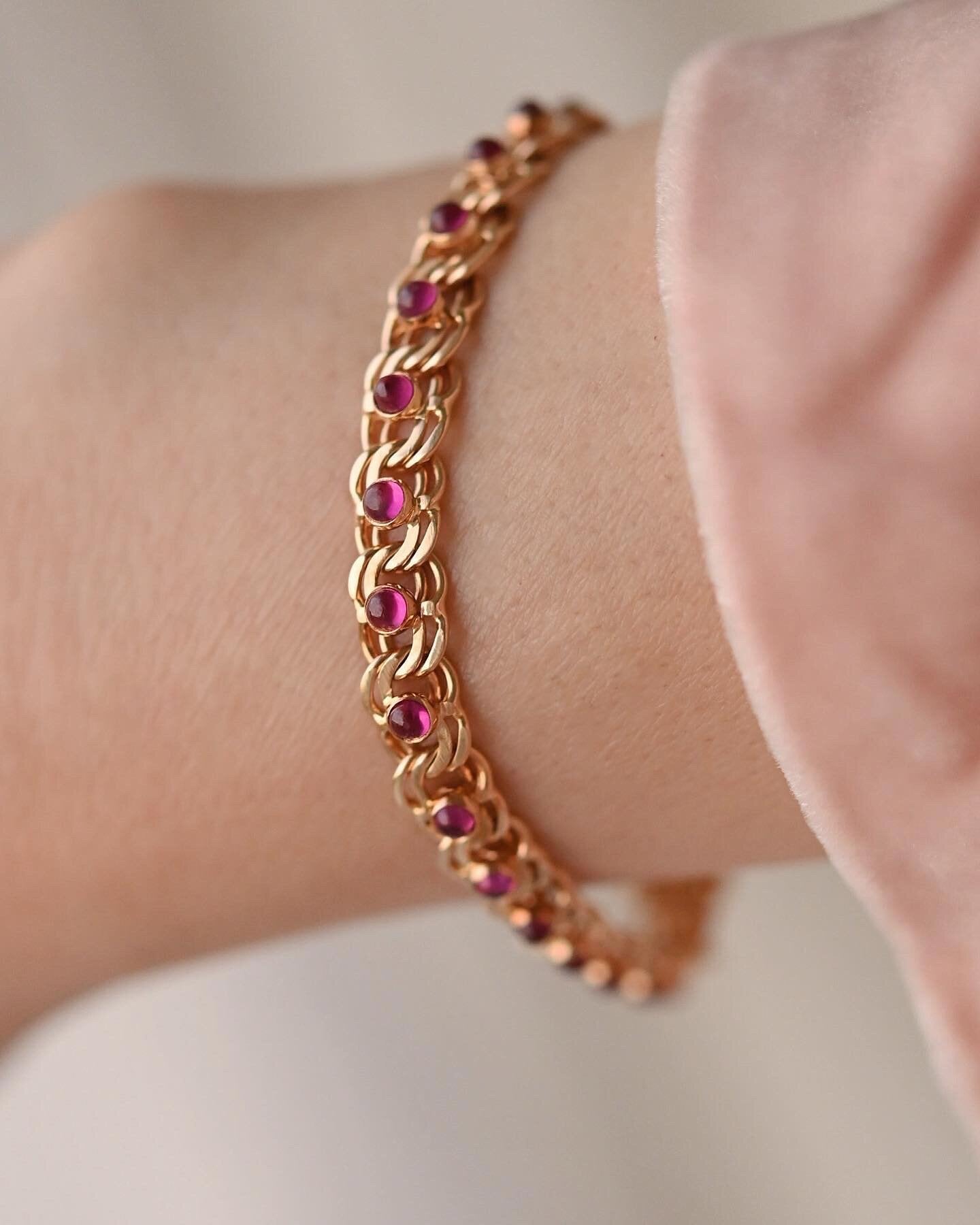 Stunning Special Ruby Cabochon Bracelet 18K Gold 1966