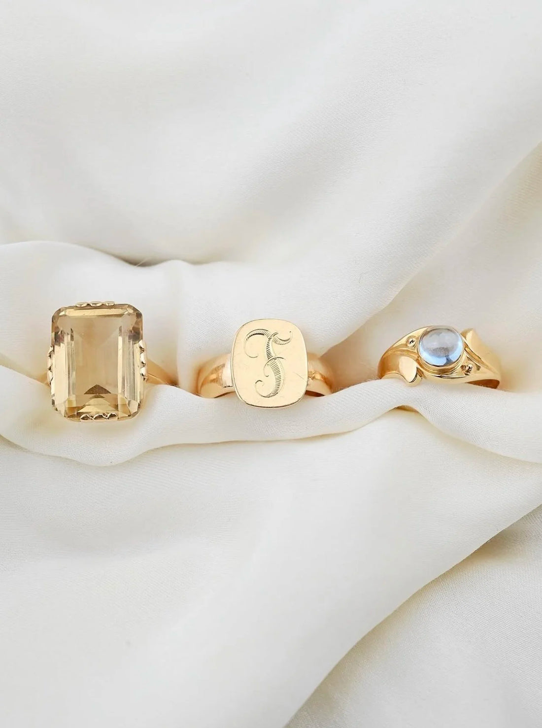 Radiant Blue Cabochon Spinel Ring 1964 18K Gold 19