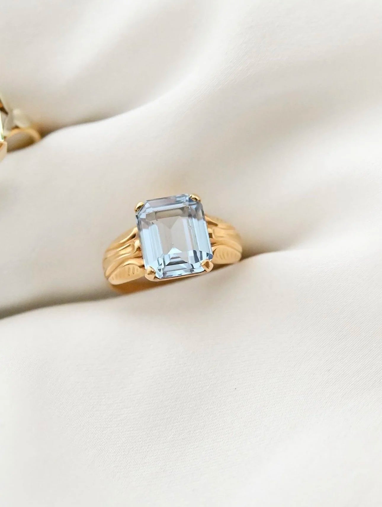 Extraordinary Beautiful Pastel Blue Spinel Ring 18K Gold Sweden 1956