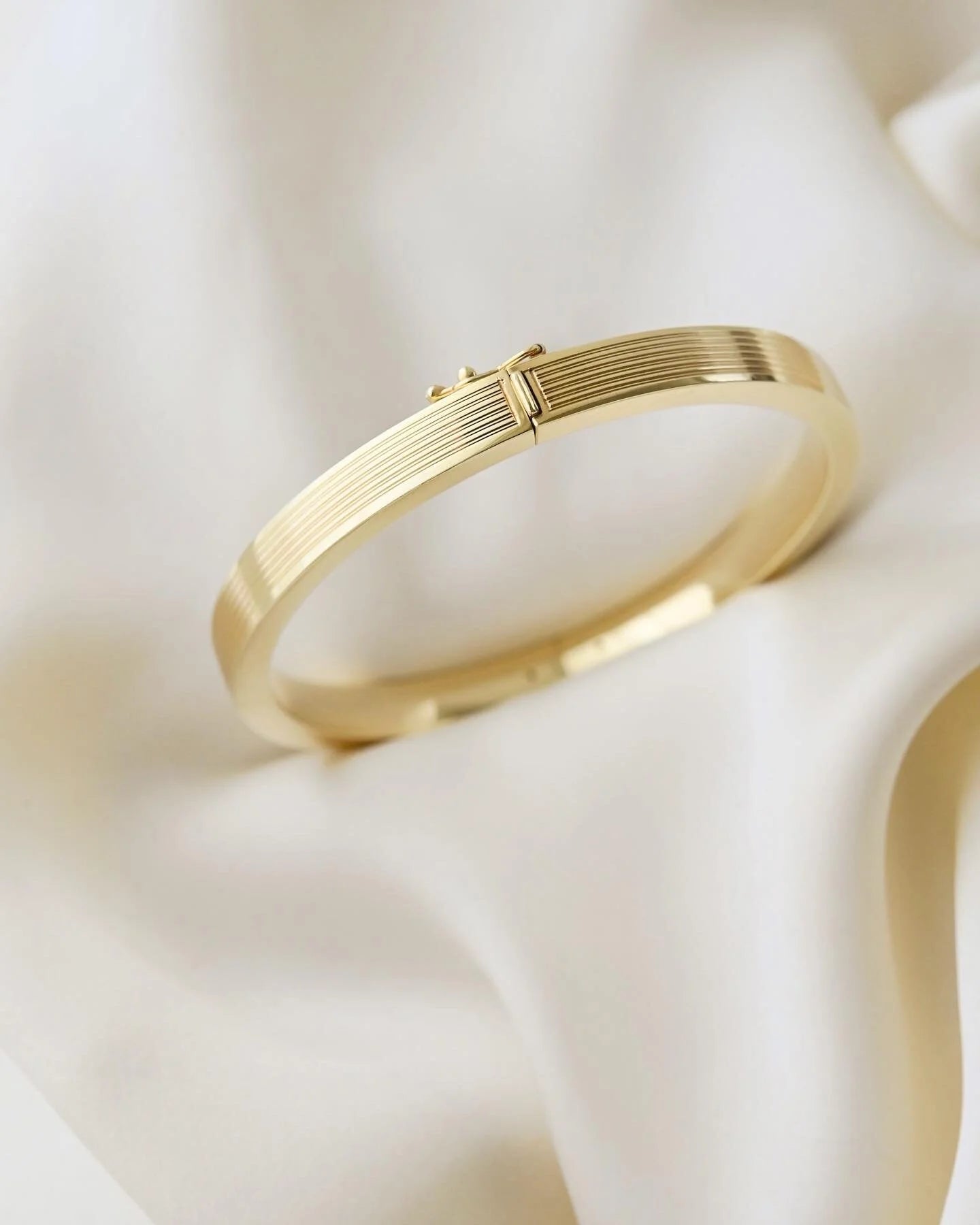Stunning Heavy Danish Vintage Bangle 14K Gold 1970