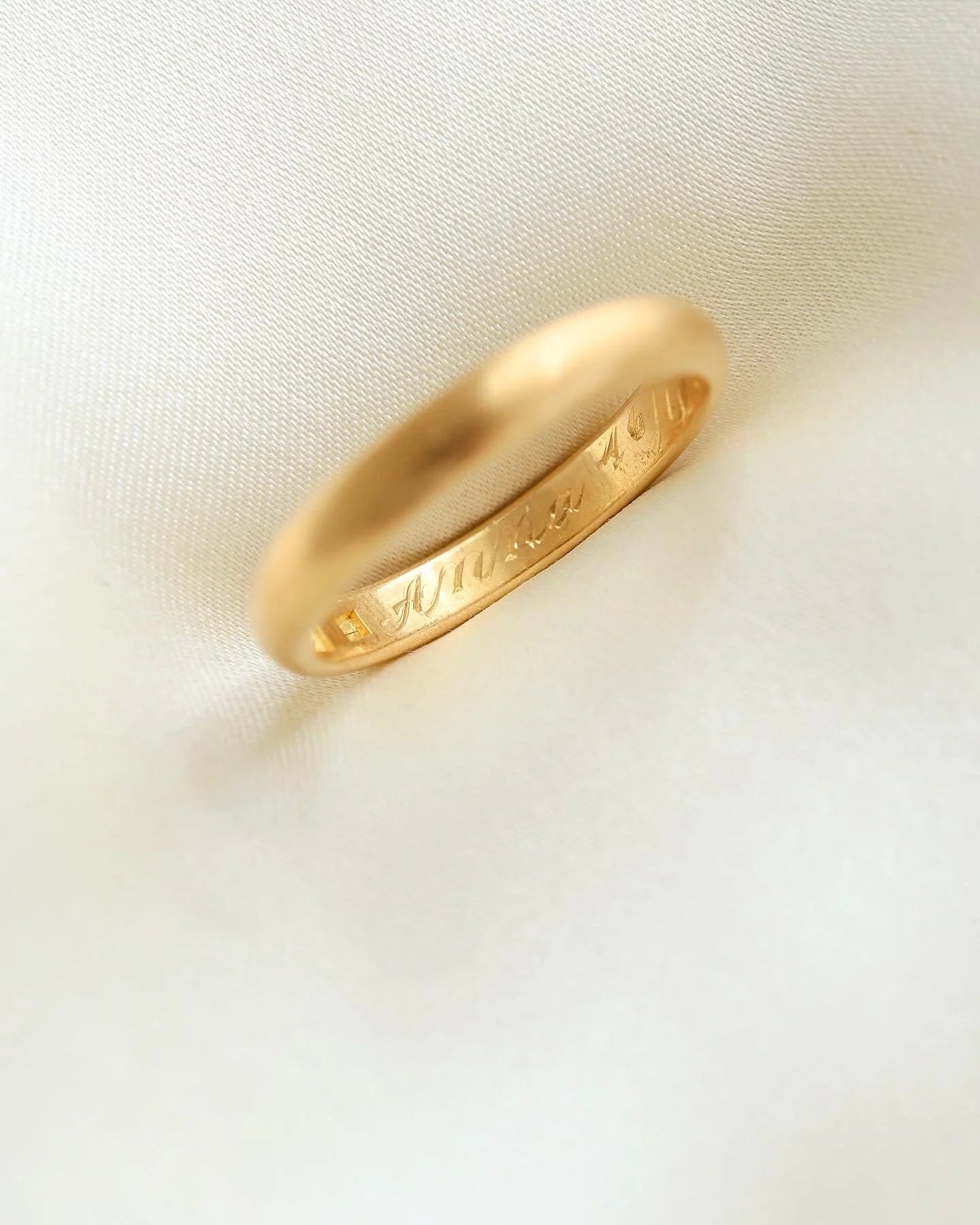 Gorgeous “ANNA” Luminous Antique Wedding Band 20K Gold 1927