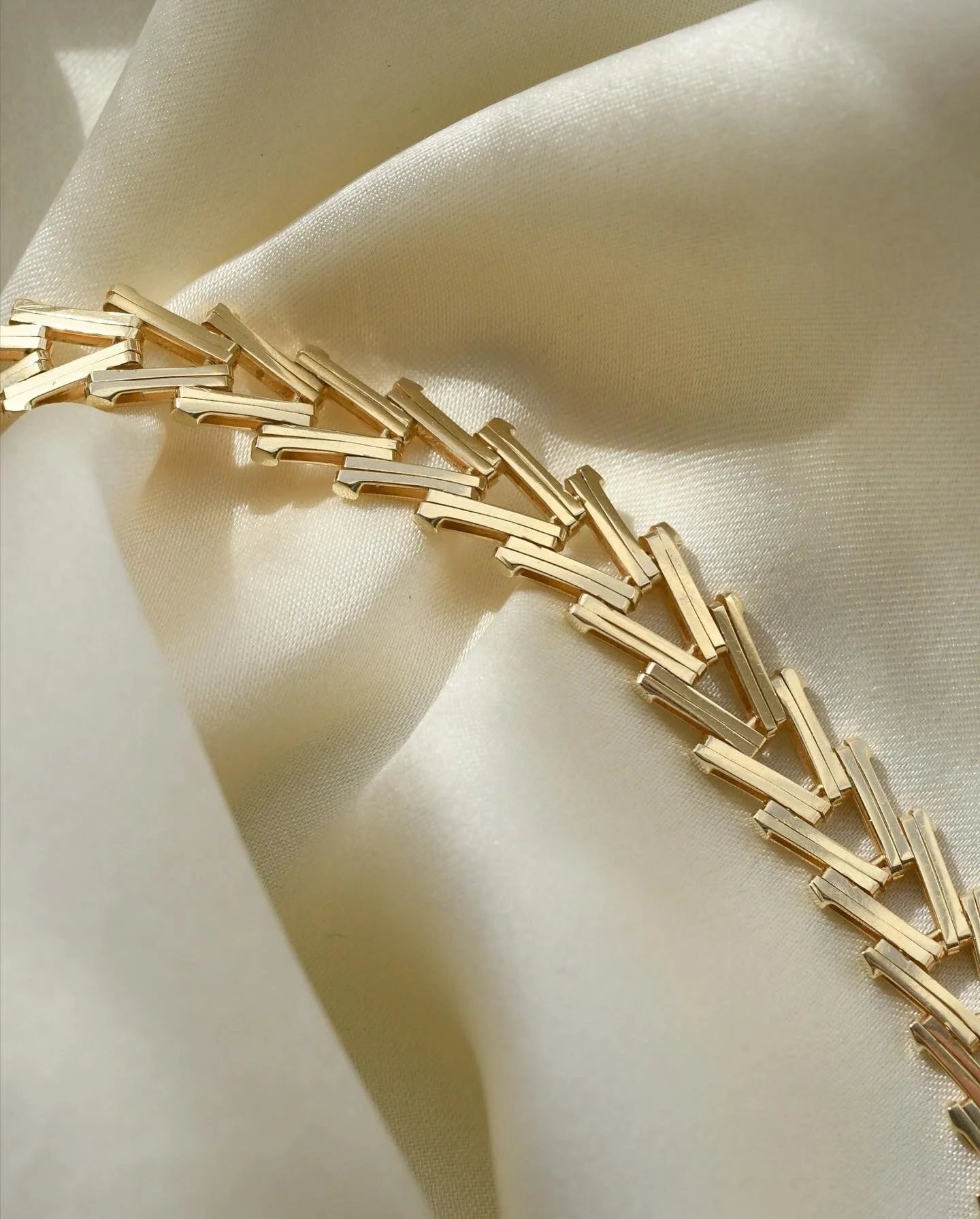 Absolutely RARE and Stunning Jumbo Geneva Link Necklace 14K Gold 1960s