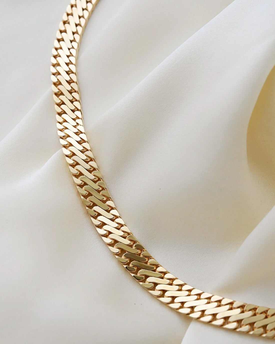 Extraordinary 59 Grams Sexy Flat Curb Link Necklace 14K Gold 1970