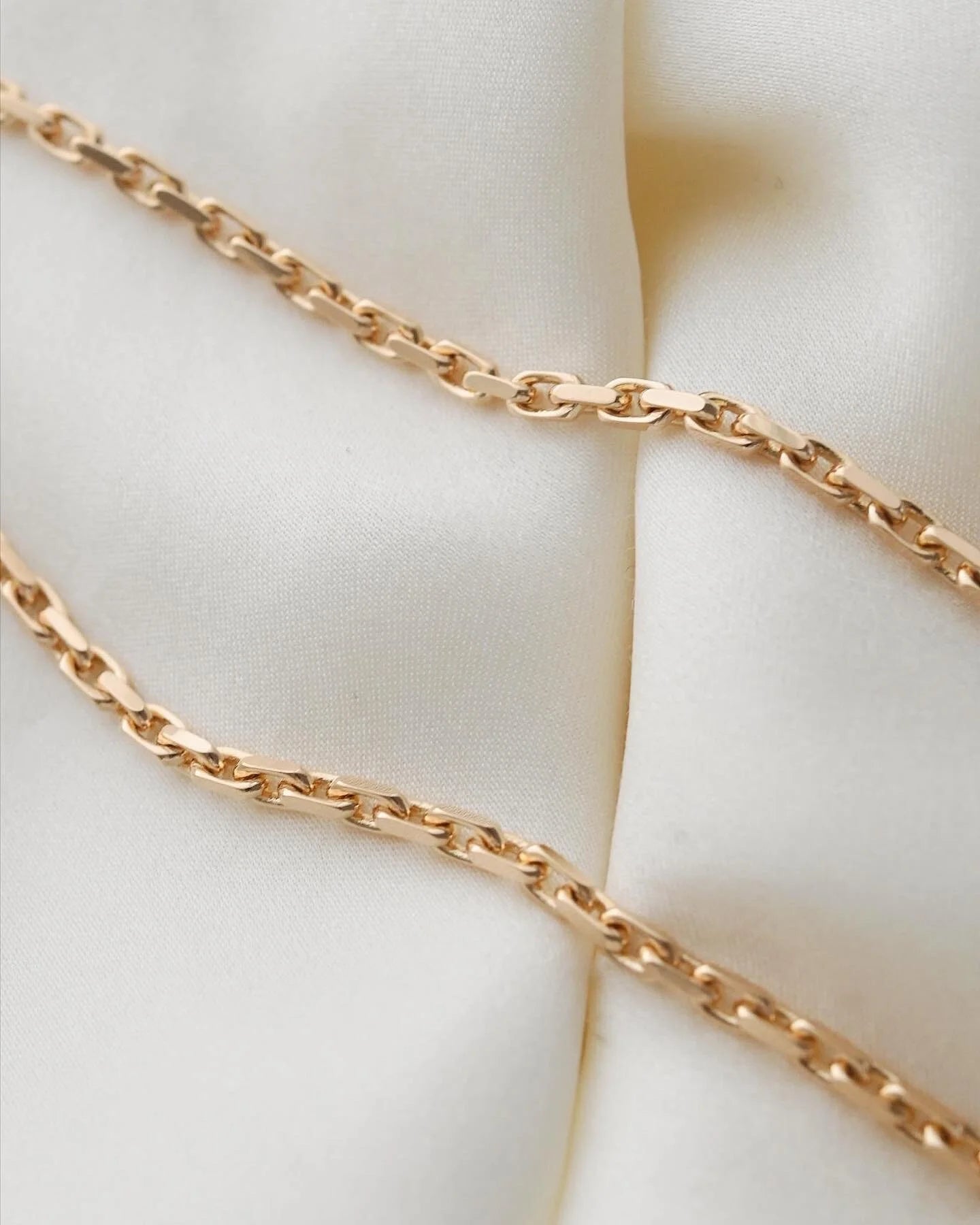 Radiant Sparkly Anchor Link Chain 14K Gold