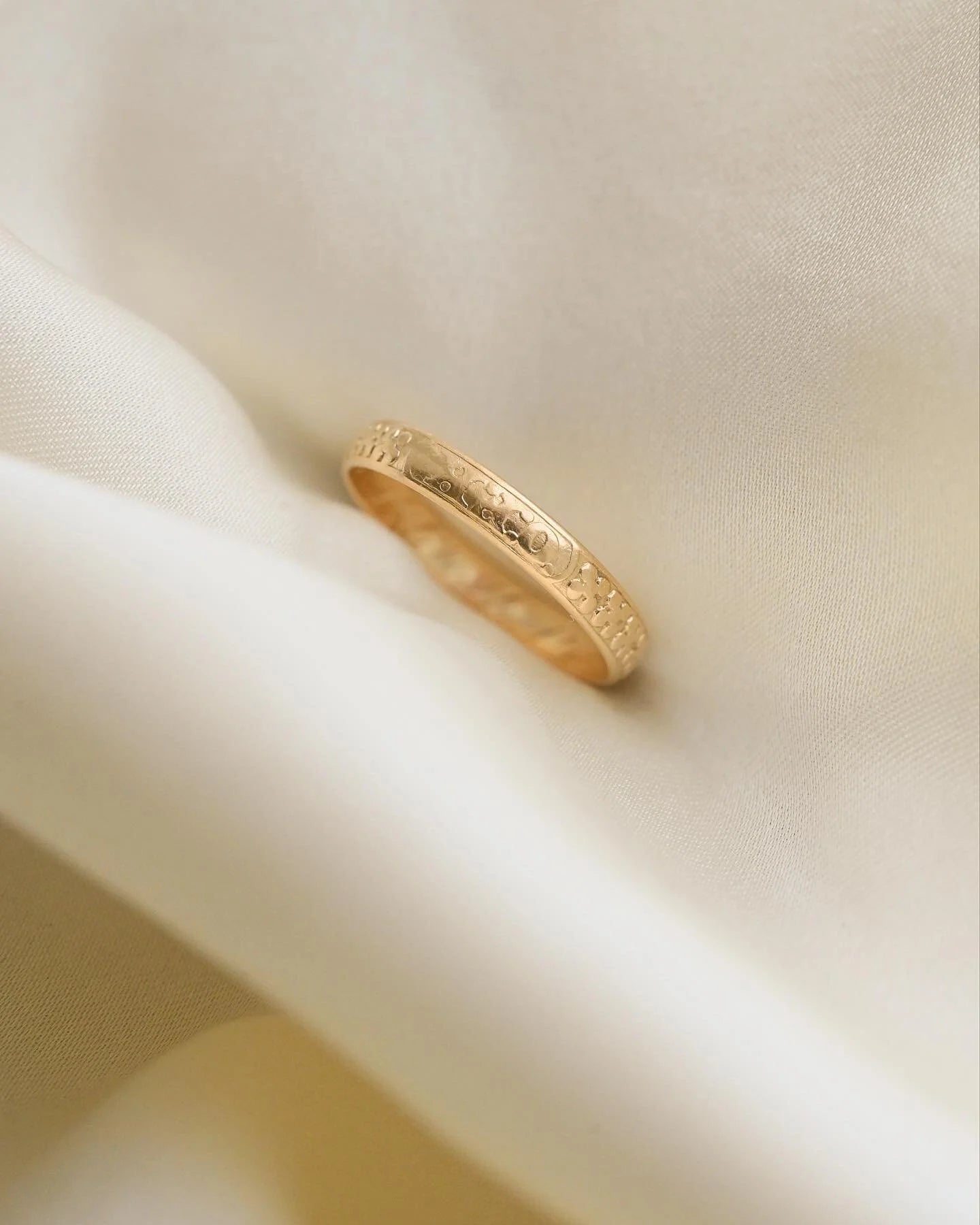 Antique Pattern Stacking Band Ring 18K Gold 1956