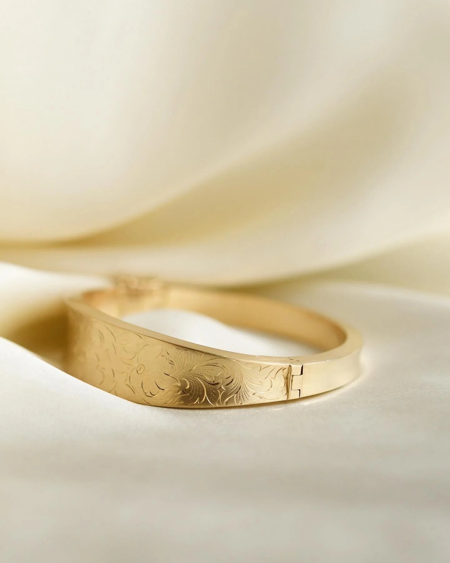 Sublime Danish Vintage Bangle w Flower Engravings 14K Gold 1960s