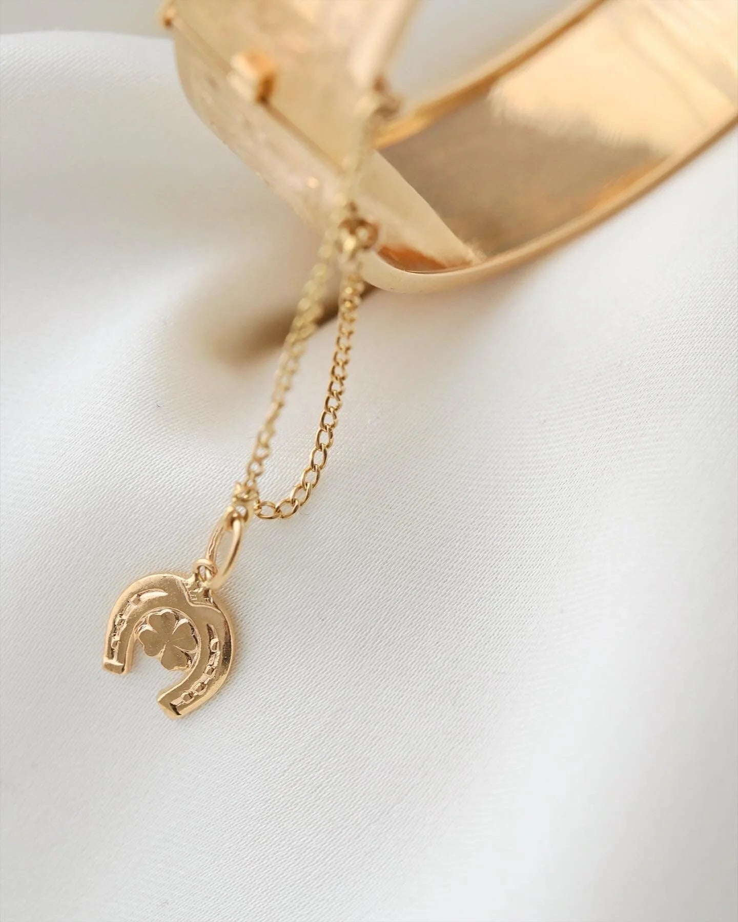 Special Vintage Engraved Bangle 18K Gold 1951