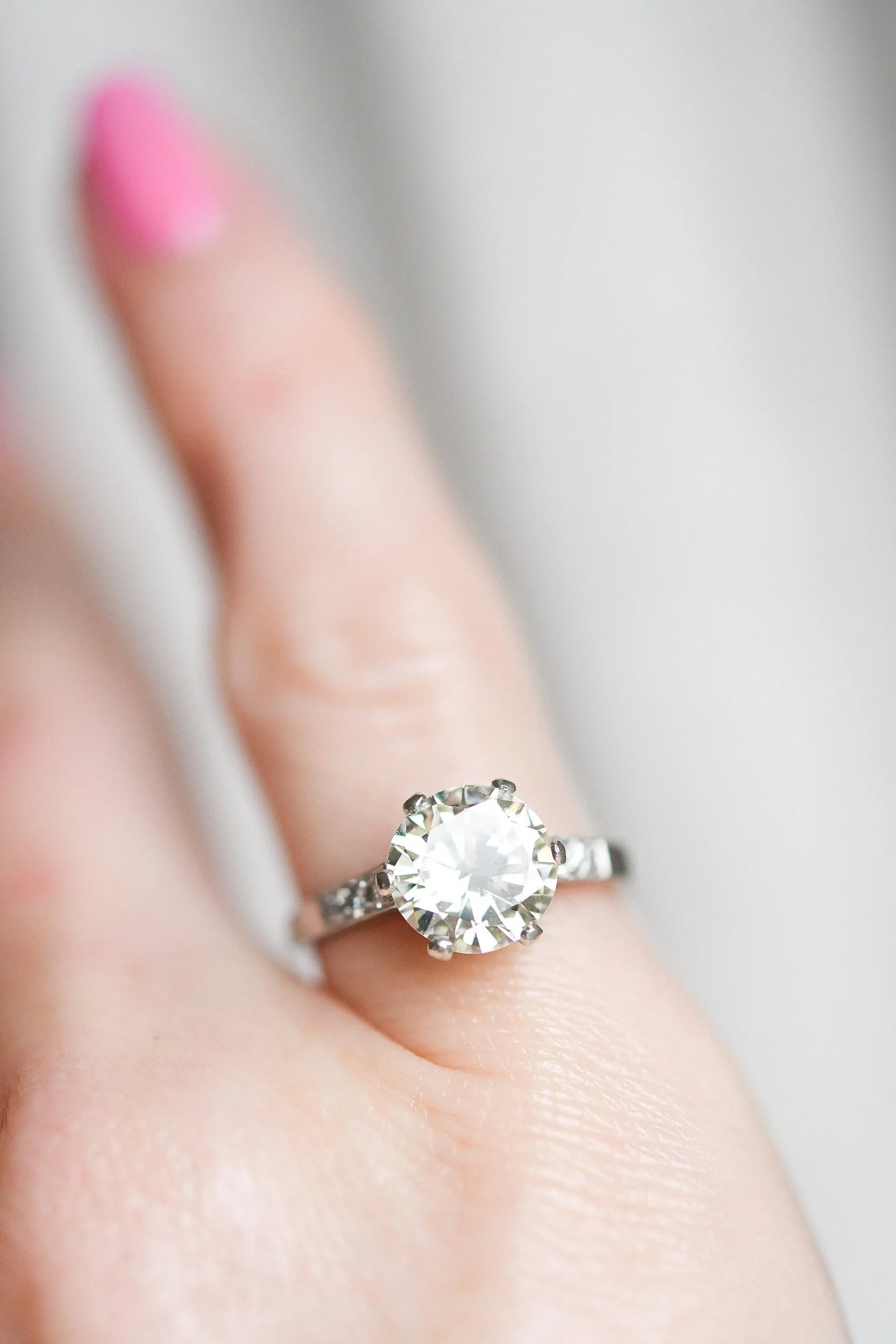 Extraordinary 1.92 ct Art Deco Diamond Ring Platinum 1930s
