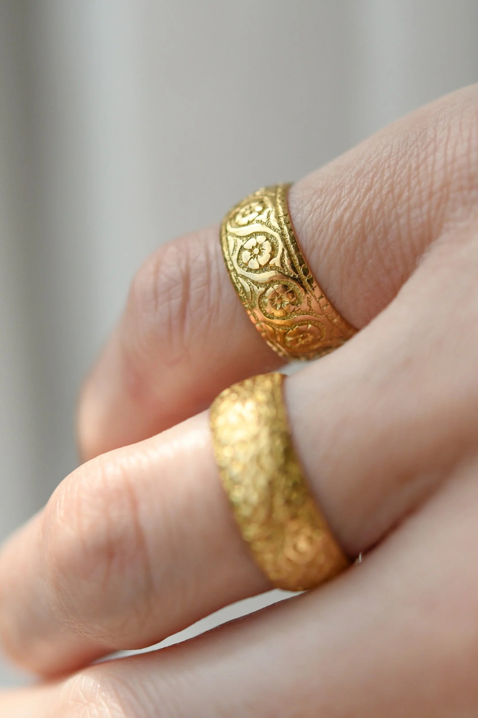 Rare Small Size Edwardian Flower Band 1900 18K Gold