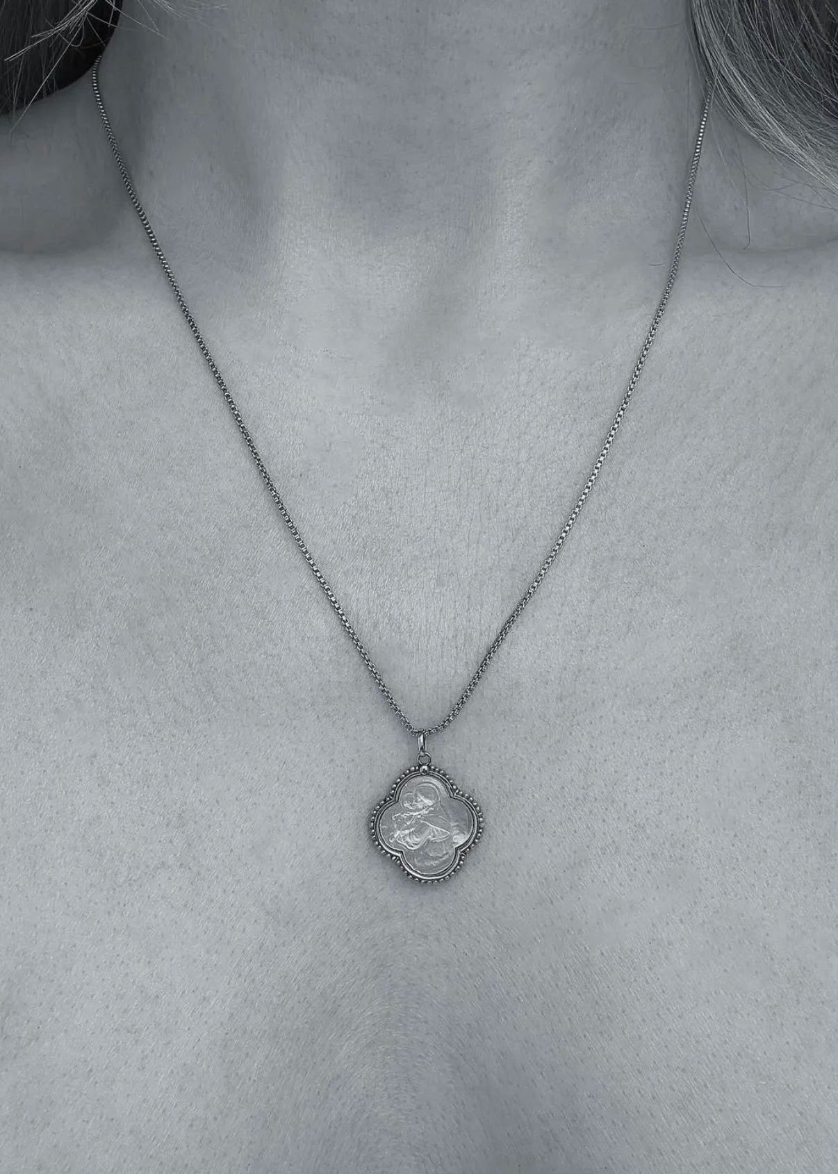 Close to Your Heart Antique Pendant Mother of Pearl 18K Gold