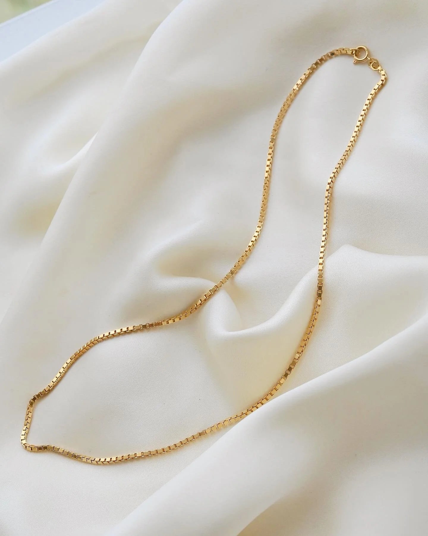 Super Substantial Long Vintage Box Chain 18K Gold 1970