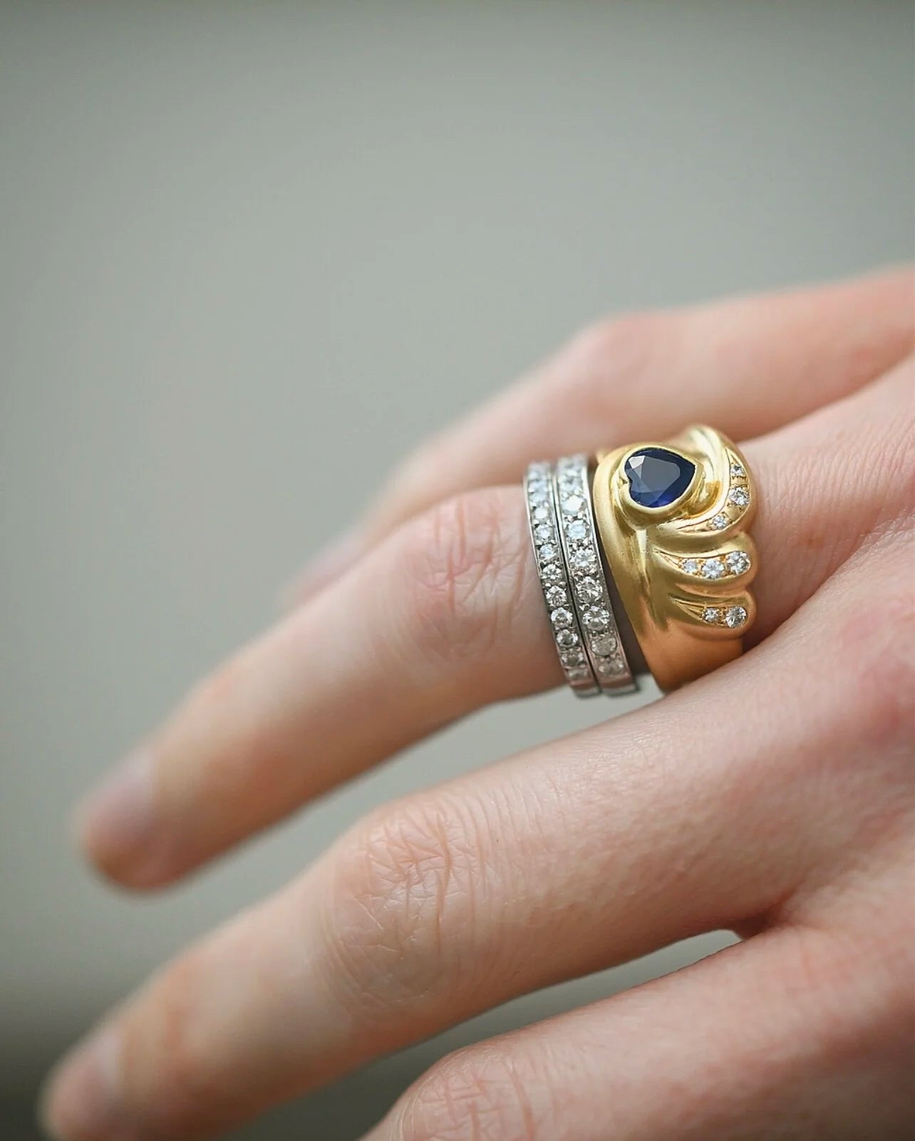 Vintage Sapphire Heart Diamond 18K Hold 1970s