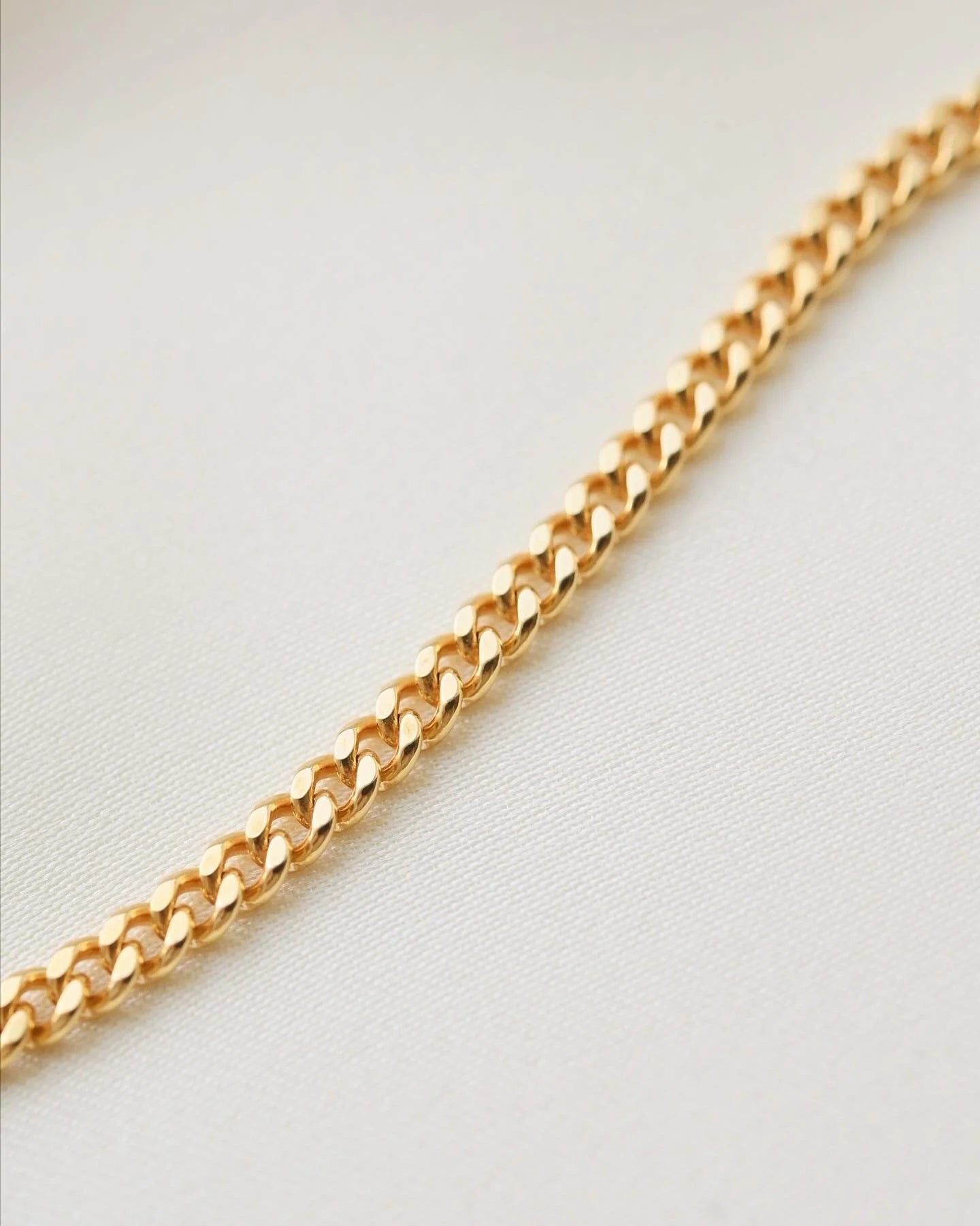 Italian Curb Link Chain 19 Inches 18K Gold