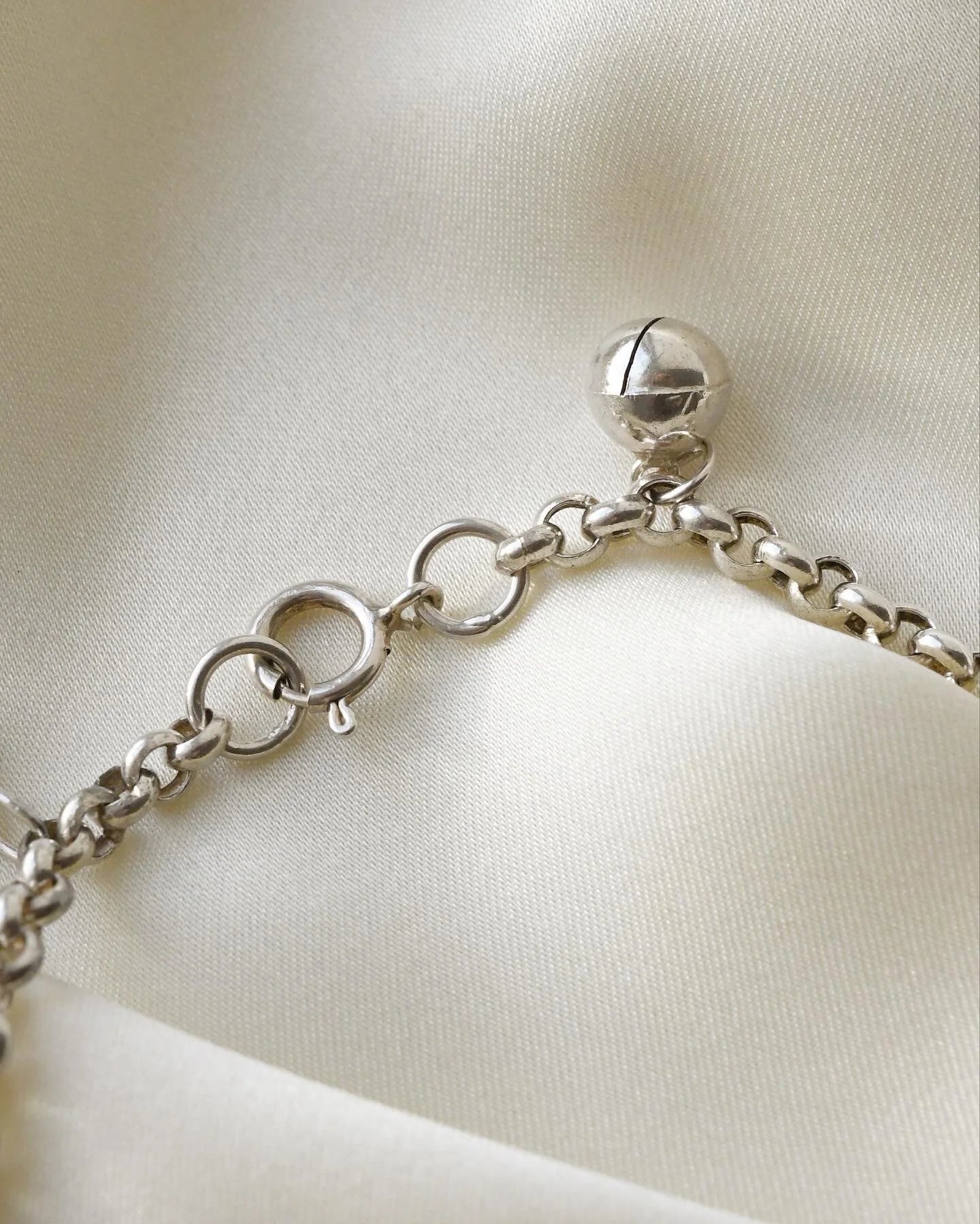 Adorable Victorian Rolo Link Bracelet with Puffy Hearts