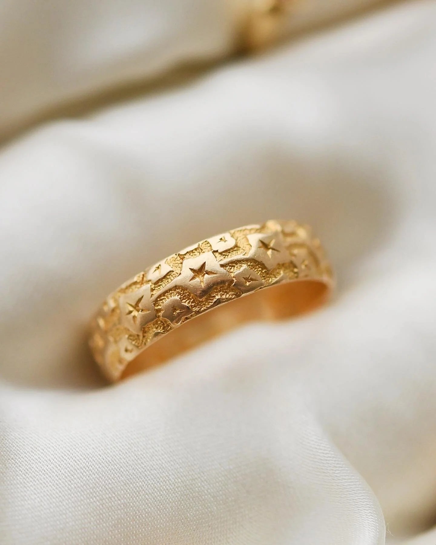 Beautiful Edwardian Wedding Band 18K Gold 1900