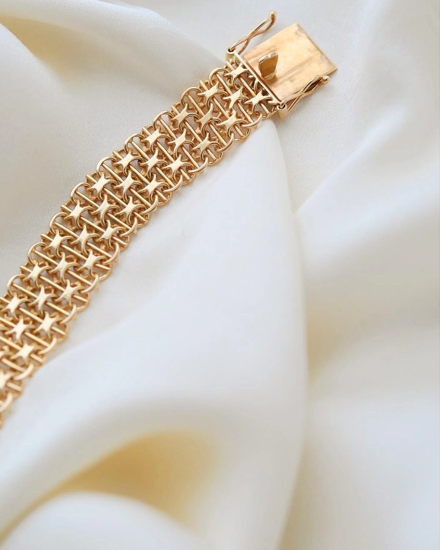 Beautiful Swedish Star Link Bracelet 18K Gold 1969