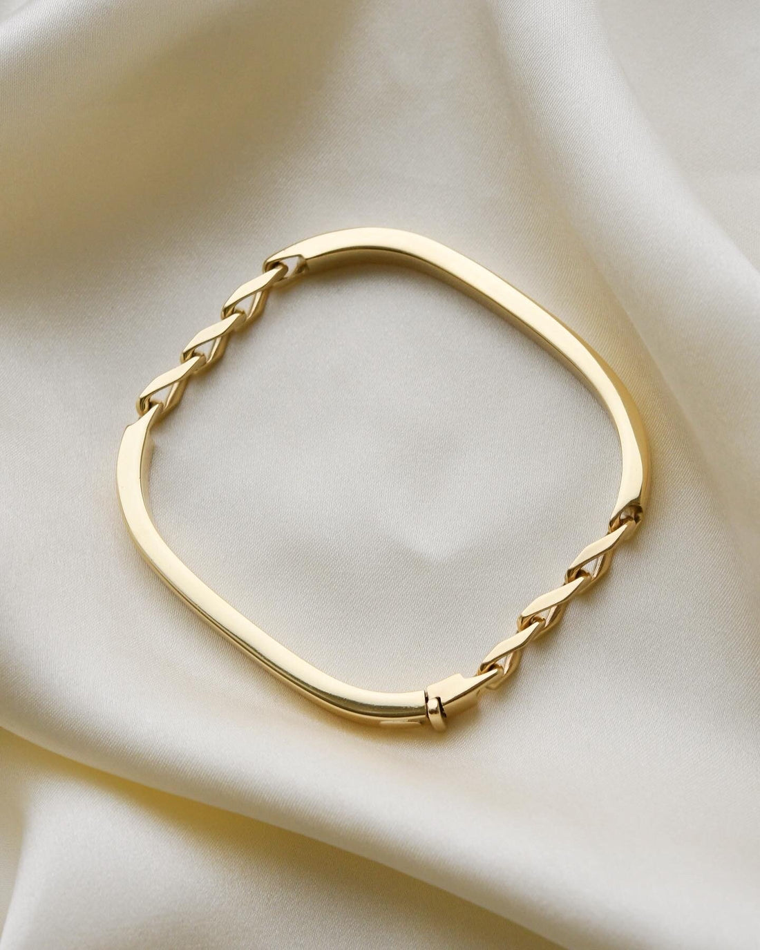Fantastic Linked Vintage Bangle Bracelet 18K Gold
