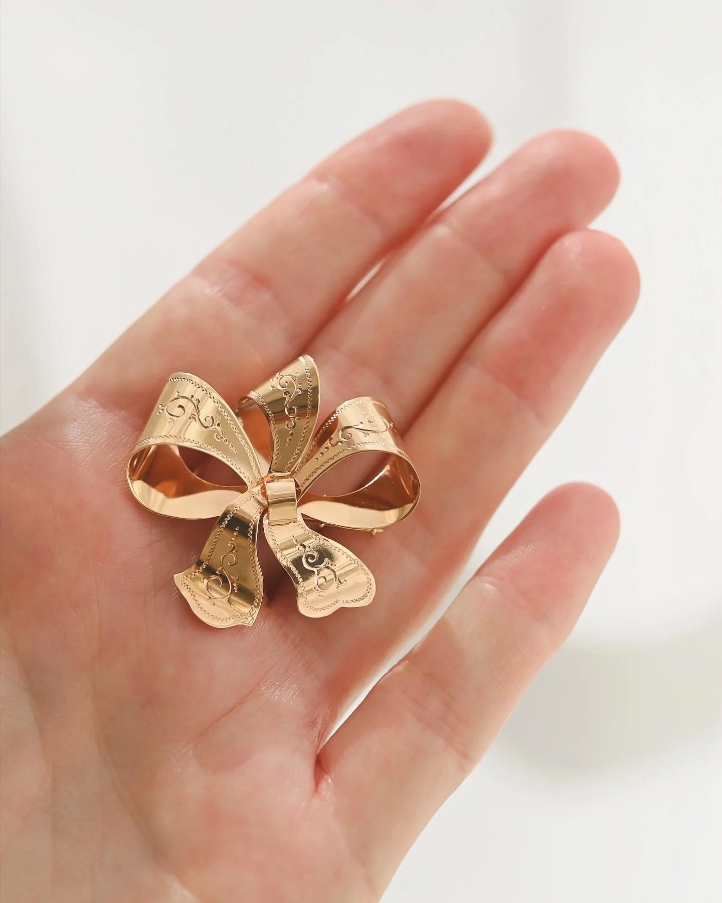 Vintage Bow Pendant/ Brooch 18K Gold 1947