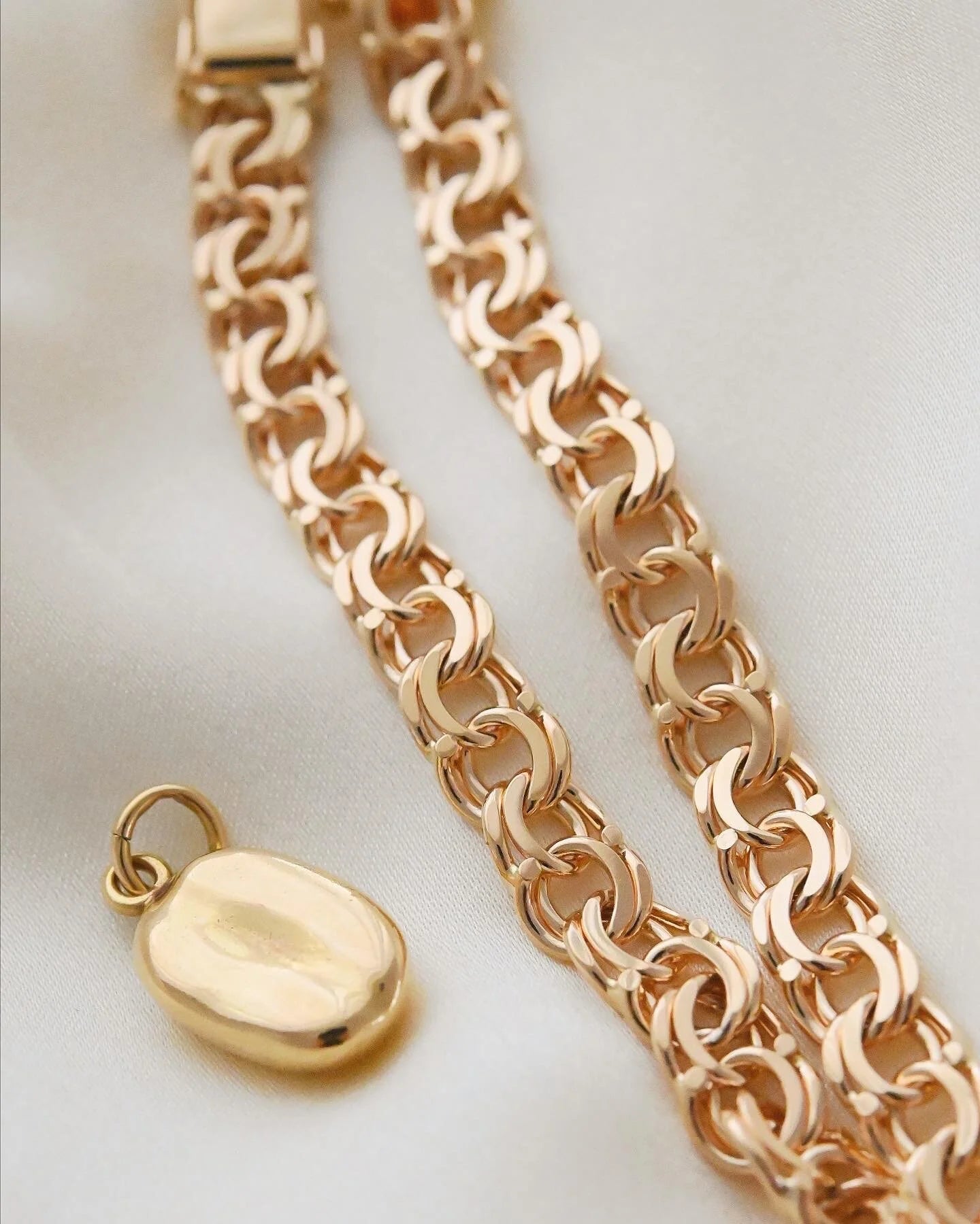 Extreme Top Condition Rose Toned Swedish Vintage Bismarck Bracelet 18K Gold 1970